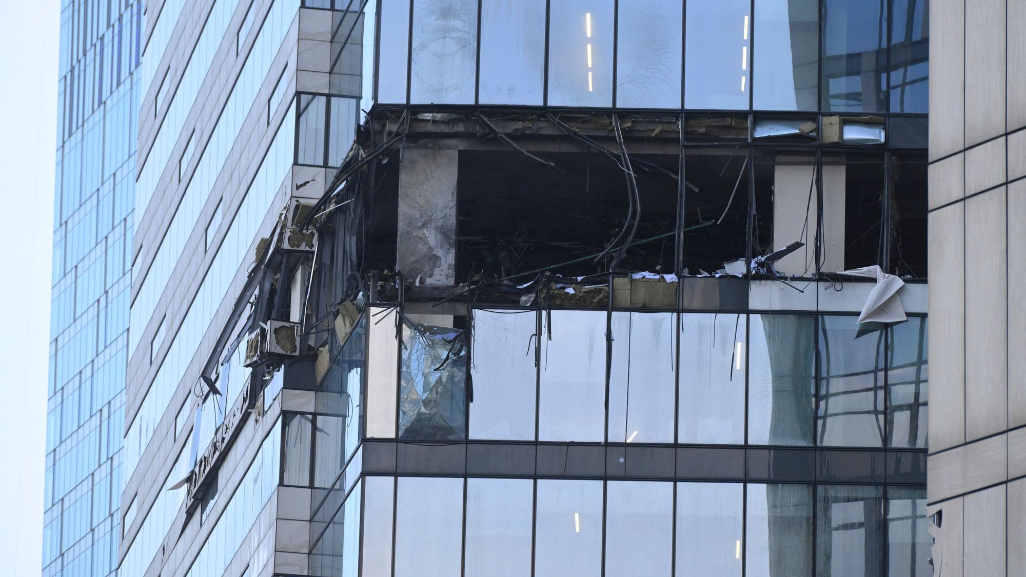 Beschädigter Wolkenkratzer im Geschäftsviertel „Moscow City“ nach einem Drohnenangriff in Moskau.