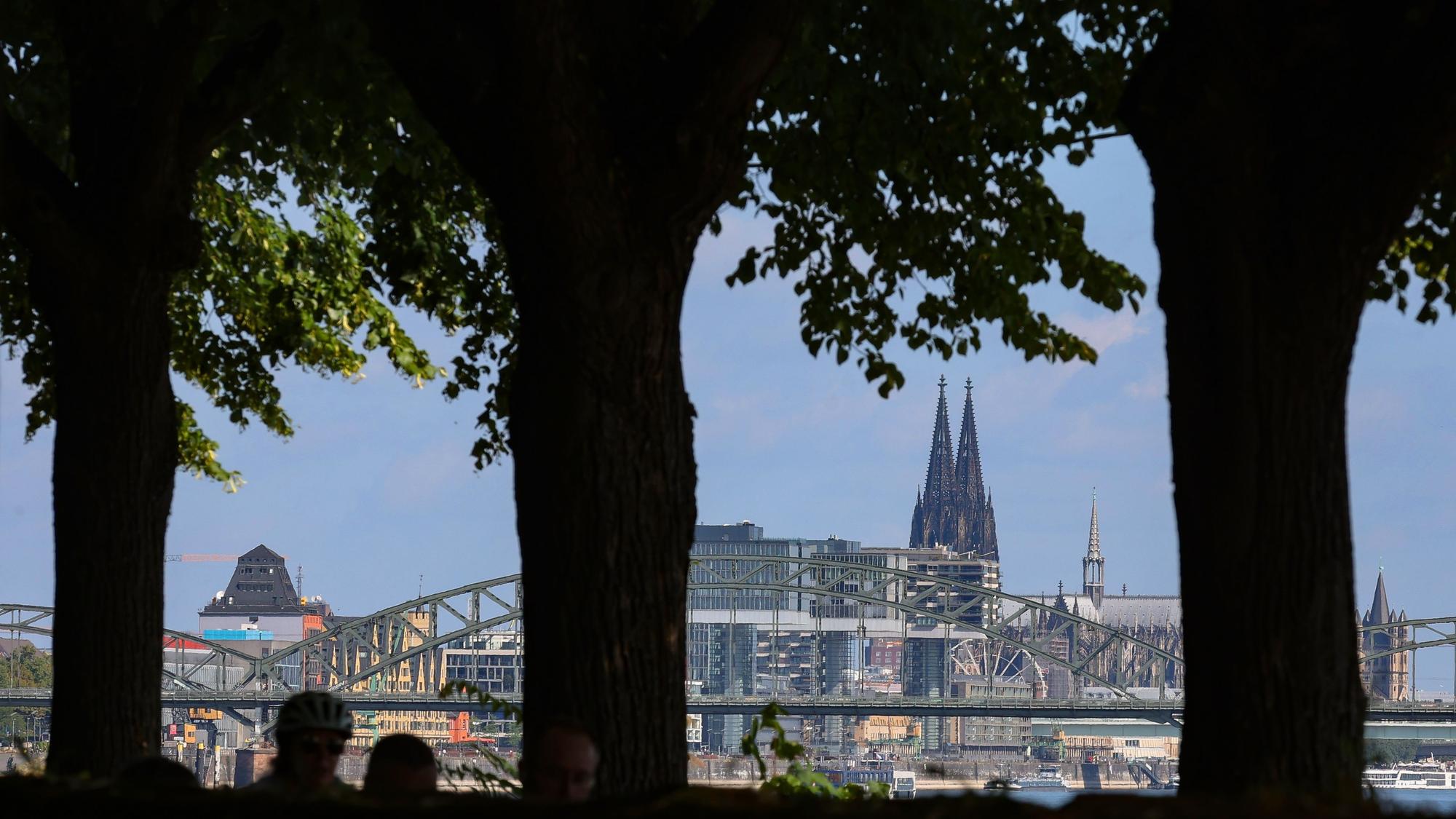 16.07.2023
Köln:
Dom vom Heinrich-Lübke-Ufer aus
Foto:Martina Goyert