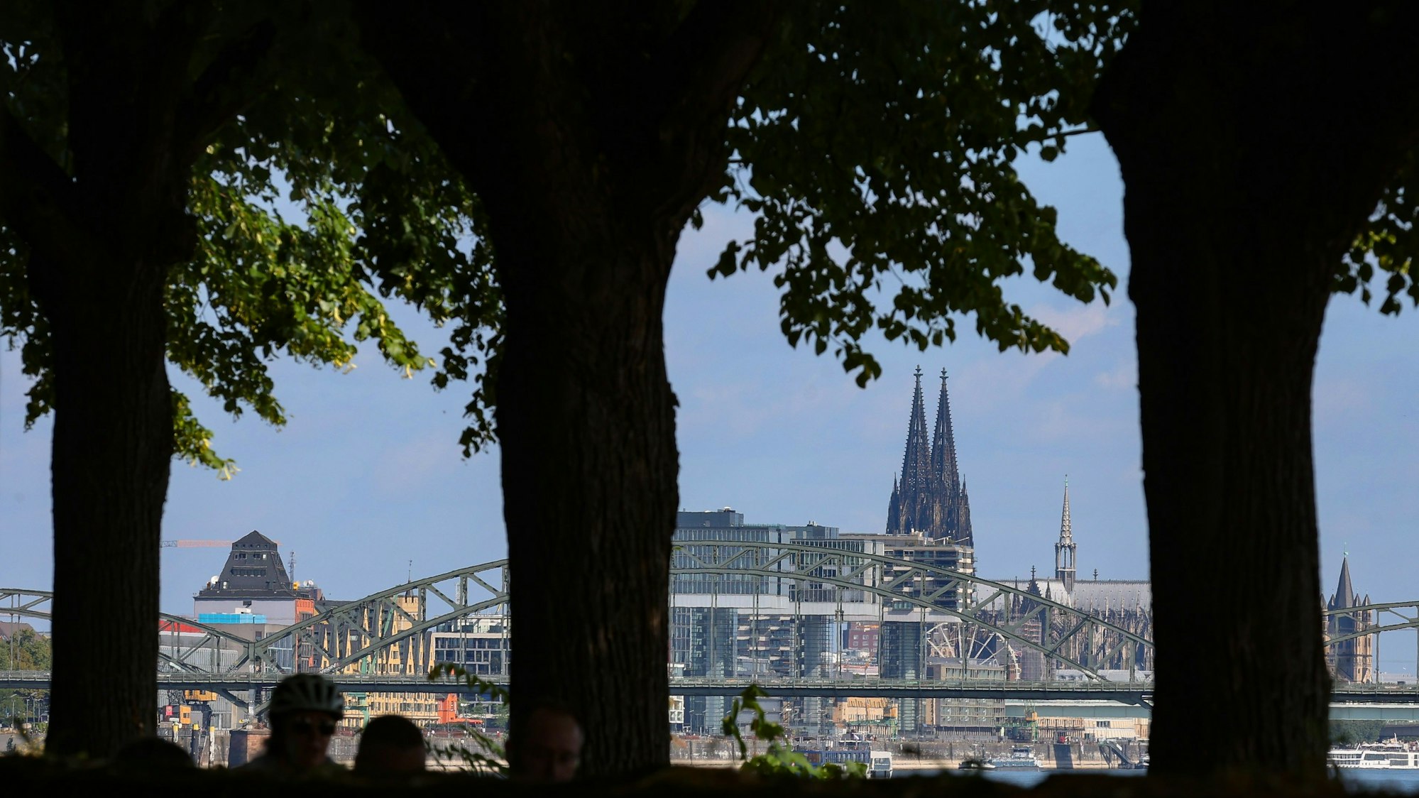 16.07.2023
Köln:
Dom vom Heinrich-Lübke-Ufer aus
Foto:Martina Goyert