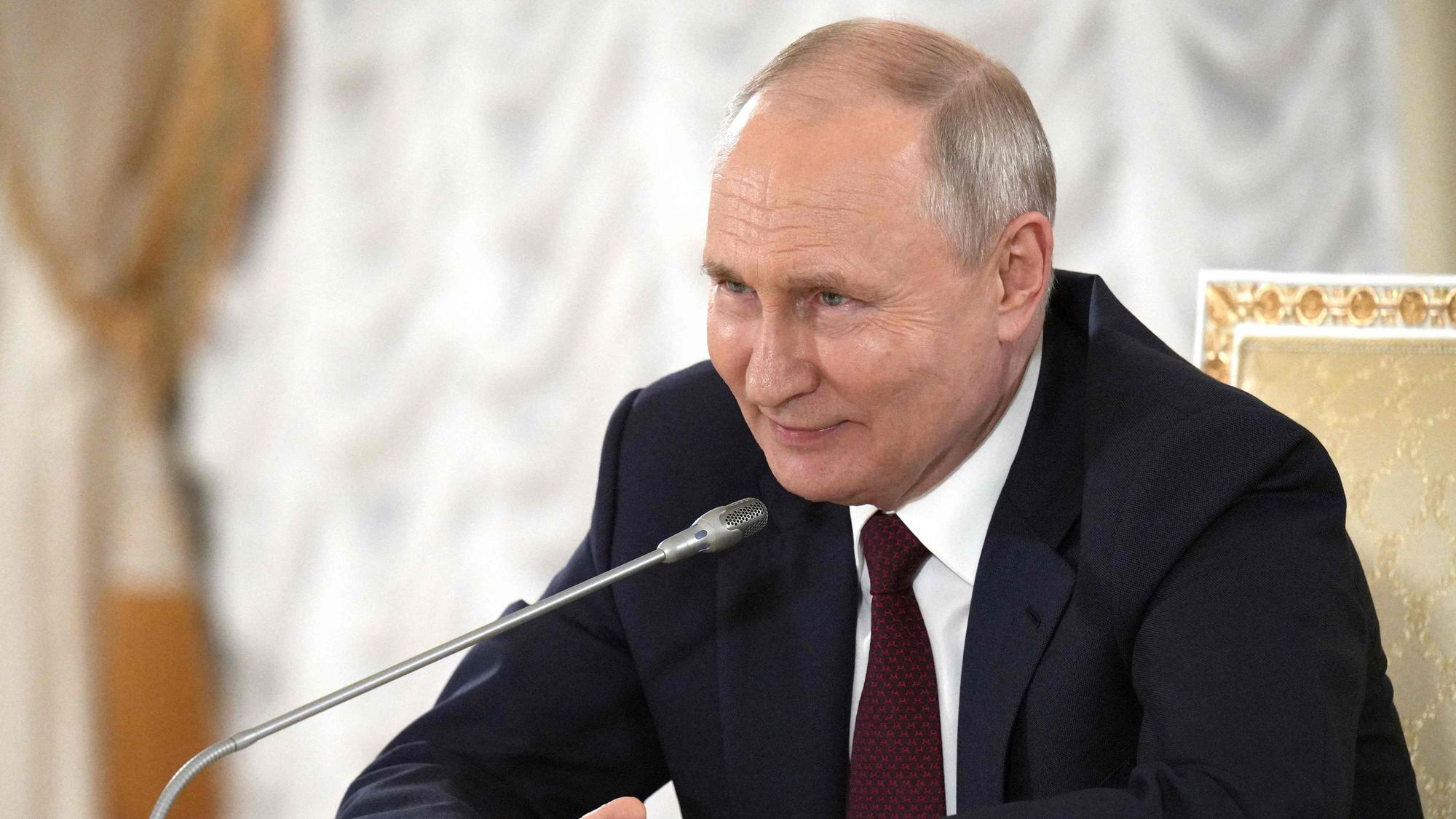 This pool image distributed by Sputnik agency shows Russian President Vladimir Putin meeting with the media after the second Russia-Africa summit in Strel'na outside Saint Petersburg on July 29, 2023. (Photo by Alexey DANICHEV / POOL / AFP)