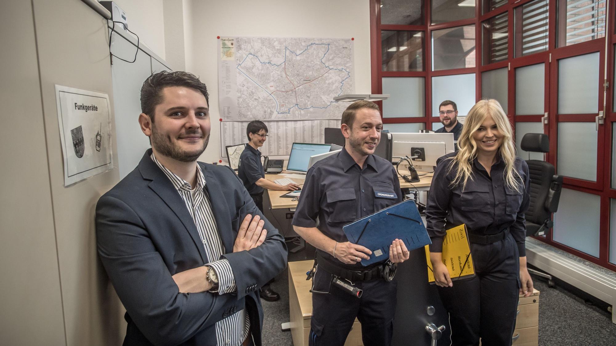 Steffen Franzkowski, Marcus Richter, Katrin Montag Kommunaler Ordnungsdienst hat im Wiesdorfer Treff eine Leitstelle eingerichtet.