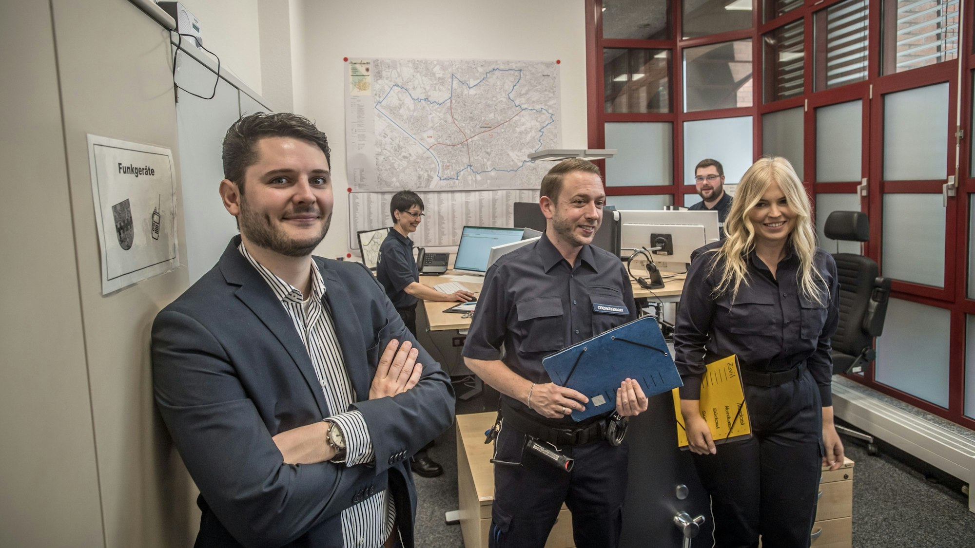 Steffen Franzkowski, Marcus Richter, Katrin Montag Kommunaler Ordnungsdienst hat im Wiesdorfer Treff eine Leitstelle eingerichtet.