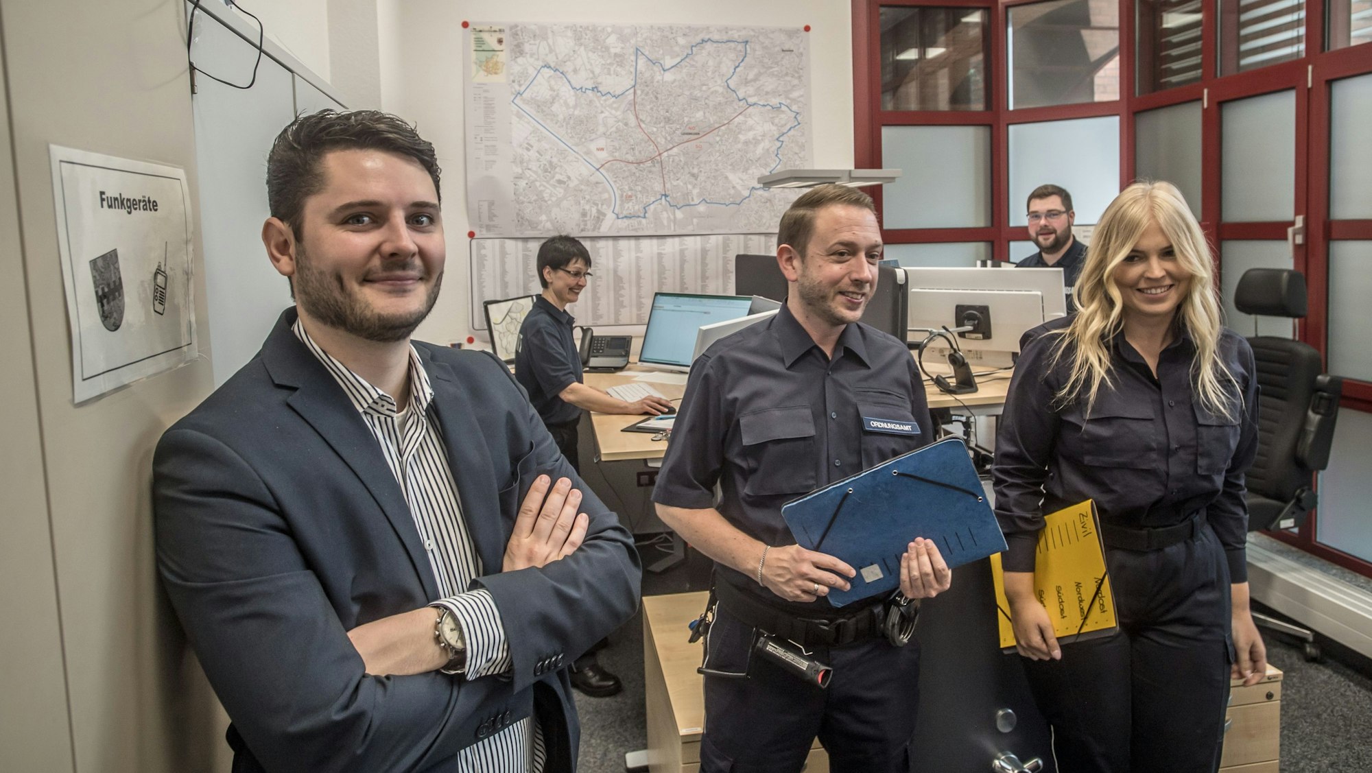 Steffen Franzkowski, Marcus Richter, Katrin Montag Kommunaler Ordnungsdienst hat im Wiesdorfer Treff eine Leitstelle eingerichtet.