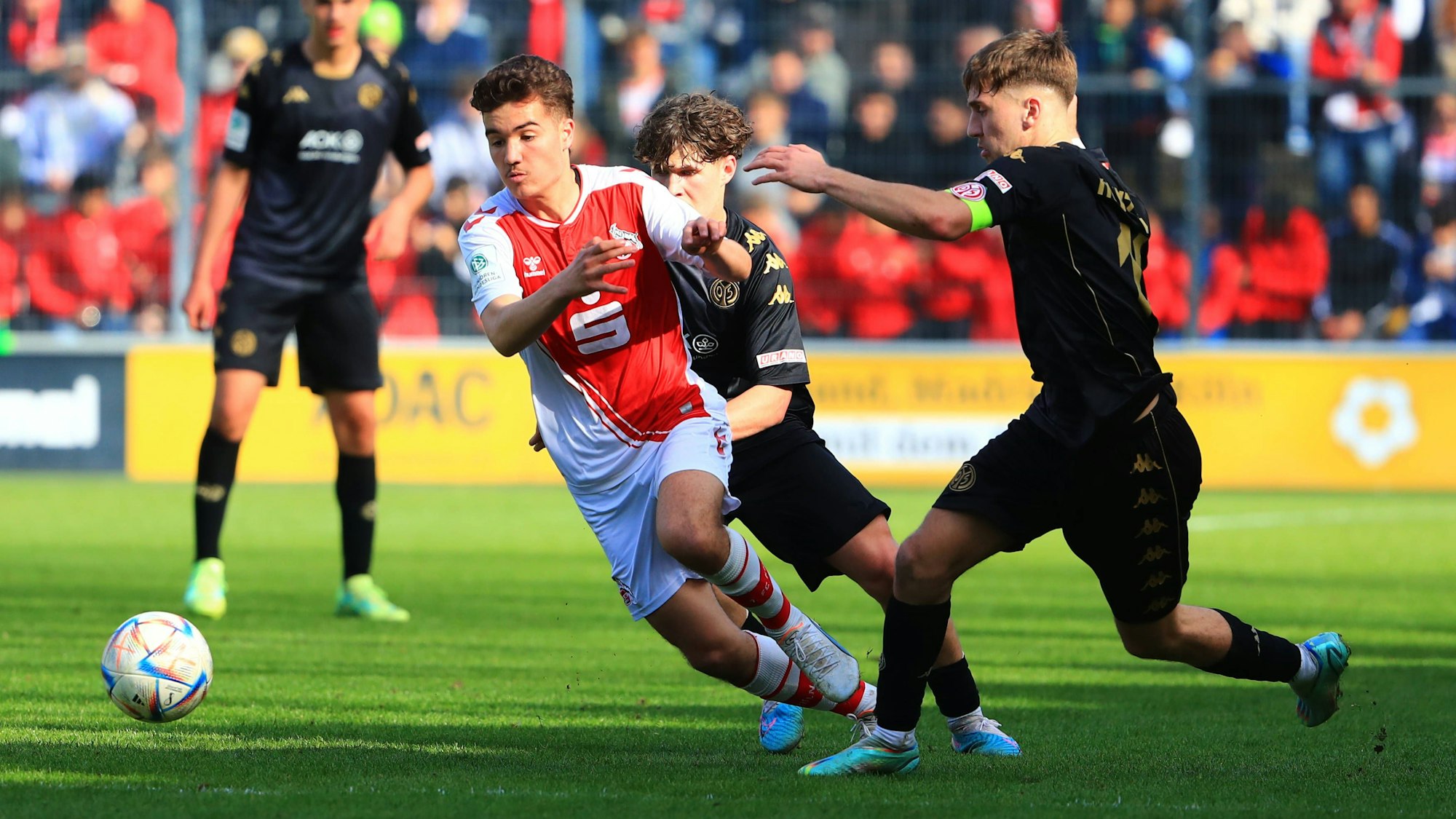 Etienne Borie Koeln im Zweikampf mit Brajan Gruda Mainz 1. FC Koeln vs 1. FSV Mainz 05, Fussball, A-Junioren-Bundesliga, 14.04.2023 DFB regulations prohibit any use of photographs as image sequences and/or quasi-video. 1. FC Koeln vs 1. FSV Mainz 05, Fussball, A-Junioren-Bundesliga, 14.04.2023 Koeln *** Etienne Borie Koeln in duel with Brajan Gruda Mainz 1 FC Koeln vs 1 FSV Mainz 05, Football, A Junioren Bundesliga, 14 04 2023 DFB regulations prohibit any use of photographs as image sequences and or quasi video 1 FC Koeln vs 1 FSV Mainz 05, Football, A Junioren Bundesliga, 14 04 2023 Koeln Copyright: xEibner-Pressefotox EP_RWS
