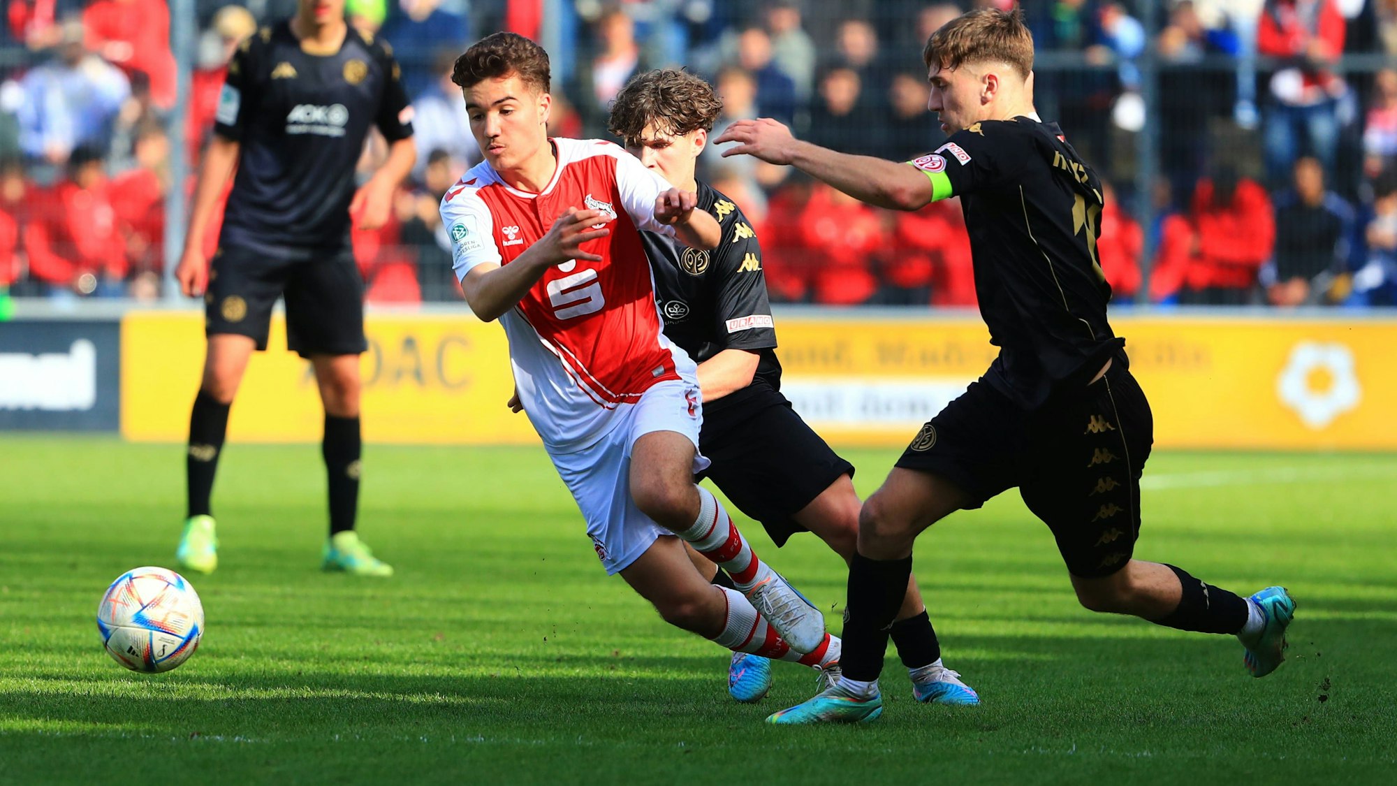 Etienne Borie Koeln im Zweikampf mit Brajan Gruda Mainz 1. FC Koeln vs 1. FSV Mainz 05, Fussball, A-Junioren-Bundesliga, 14.04.2023 DFB regulations prohibit any use of photographs as image sequences and/or quasi-video. 1. FC Koeln vs 1. FSV Mainz 05, Fussball, A-Junioren-Bundesliga, 14.04.2023 Koeln *** Etienne Borie Koeln in duel with Brajan Gruda Mainz 1 FC Koeln vs 1 FSV Mainz 05, Football, A Junioren Bundesliga, 14 04 2023 DFB regulations prohibit any use of photographs as image sequences and or quasi video 1 FC Koeln vs 1 FSV Mainz 05, Football, A Junioren Bundesliga, 14 04 2023 Koeln Copyright: xEibner-Pressefotox EP_RWS
