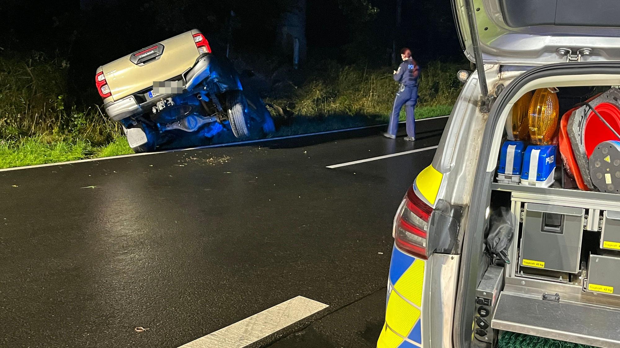 Ein 44 Jahre alter Pickupfahrer aus Wiehl ist im Straßengraben gelandet und verletzt worden.