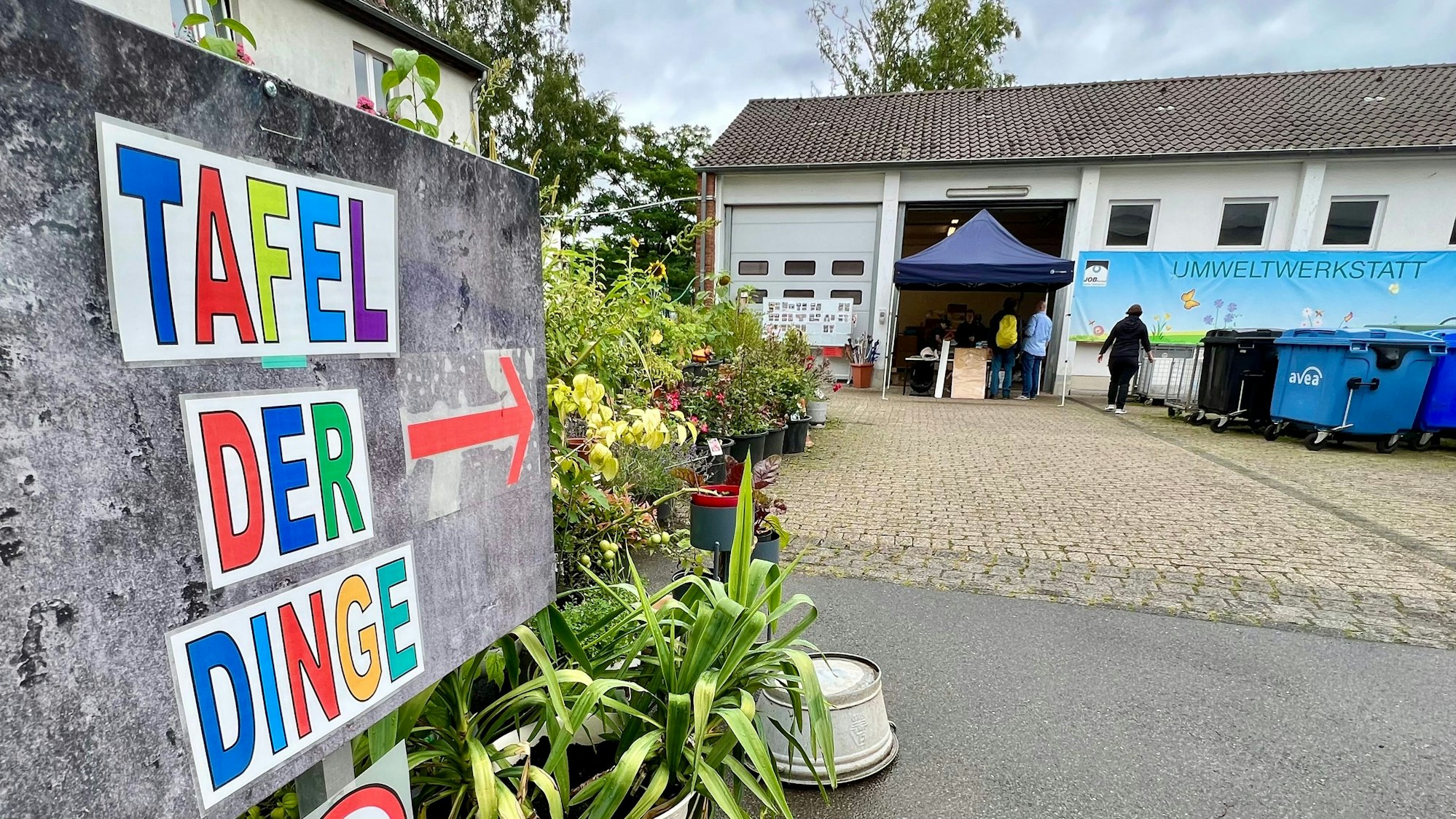 Die "Tafel der Dinge" hat ihre Zentrale an der Humboldtstraße 50, hinter dem Künstlerbunker Karlstraße