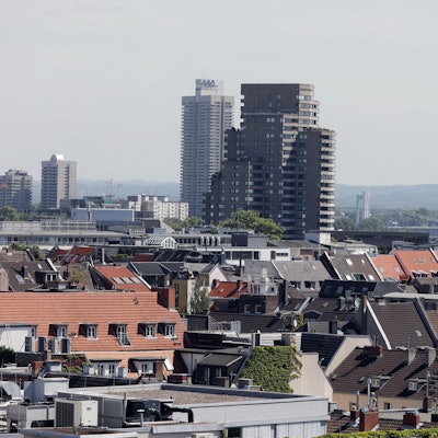 14.06.2022, Köln: Kölner Masterplan zur nachhaltigen Bekämpfung von Wohnungslosigkeit. Blick von oben auf das Kunibertsviertel. Foto: Arton Krasniqi