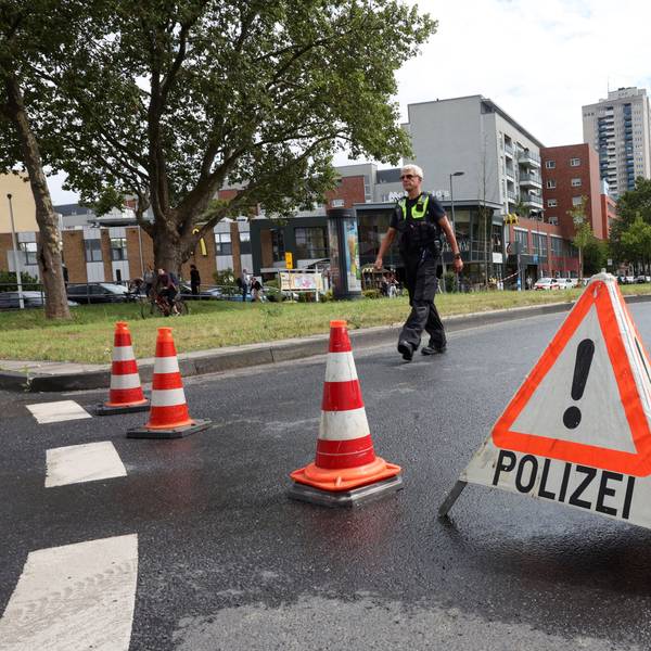 Eine Weltkriegsbombe ist im Autobahndreieck Heumar zwischen A3 und A4 bei Köln gefunden werden. Das Autobahnkreuz muss komplett gesperrt werden. (Archivbild)