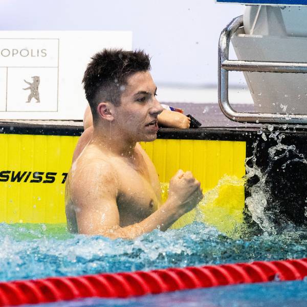 Maurice Wetekam jubelt nach seinem Sieg bei der deutschen Meisterschaft in Berlin