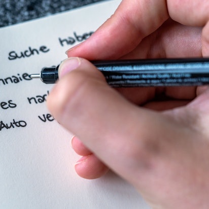 Das Wort ·Portemonnaie· ist in einem handschriftlichen Text zu sehen. Vor 25 Jahren trat die deutsche Rechtschreibreform in Kraft.