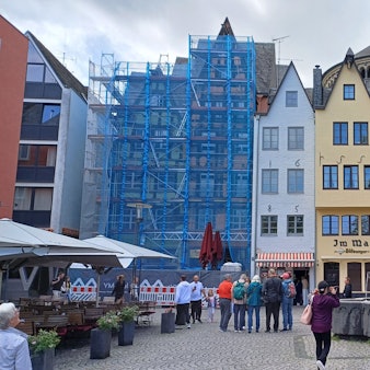 Eingerüstete Giebelhäuschen am Fischmarkt