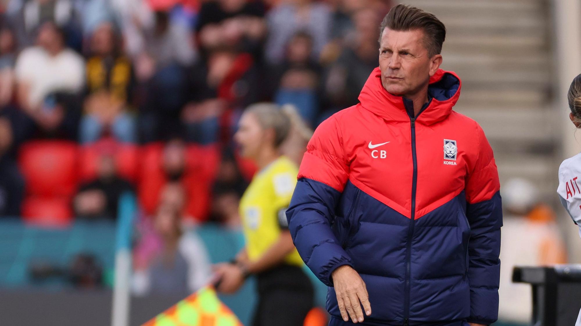 Südkorea-Trainer Colin Bell beim Spiel seiner Mannschaft gegen Marokko.