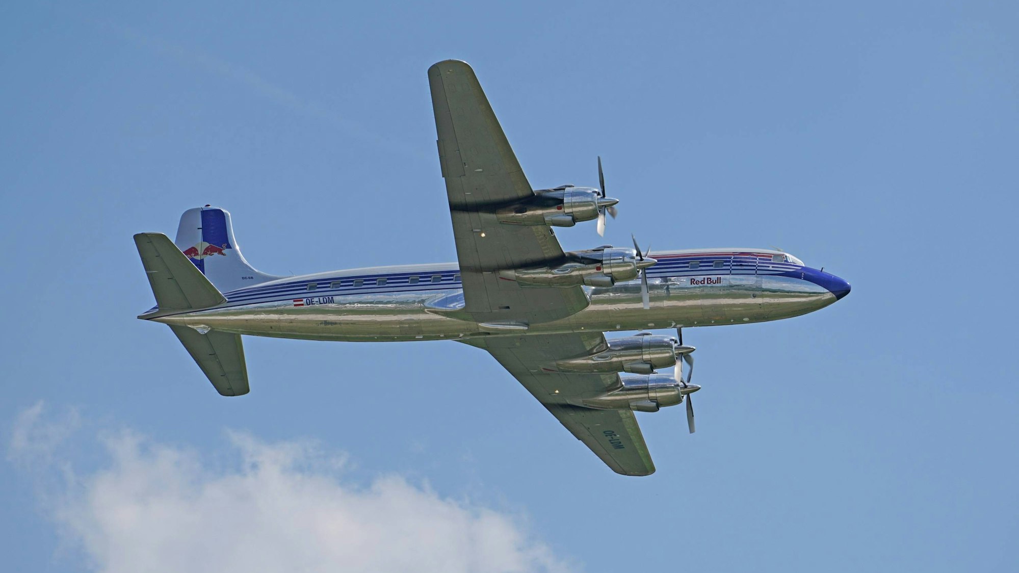 Eine Douglas DC-4 bei einer Berliner Flugschau im Jahre 2016.