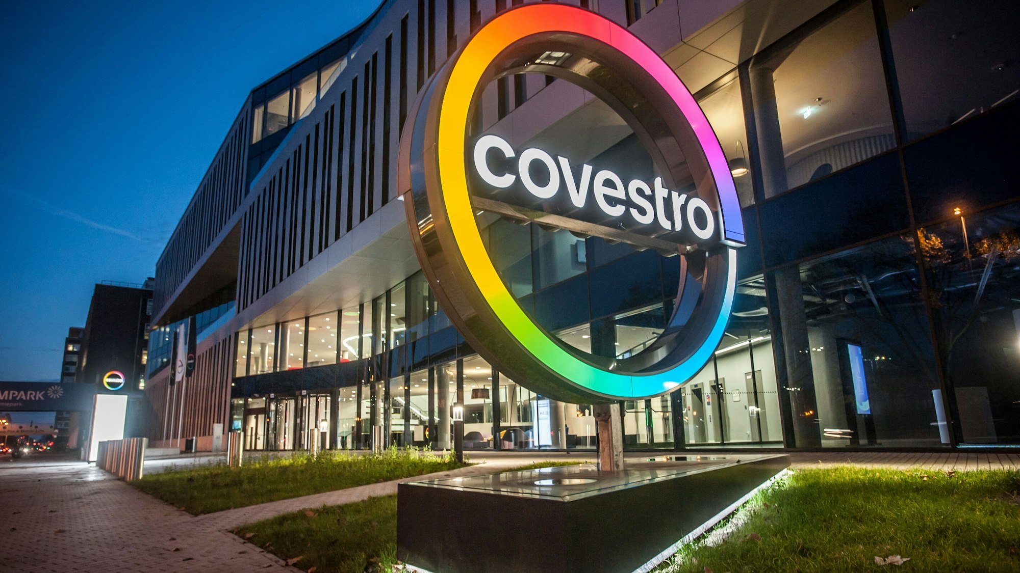 Die Zentrale des Kunststoffherstellers Covestro liegt am Leverkusener Europaring.