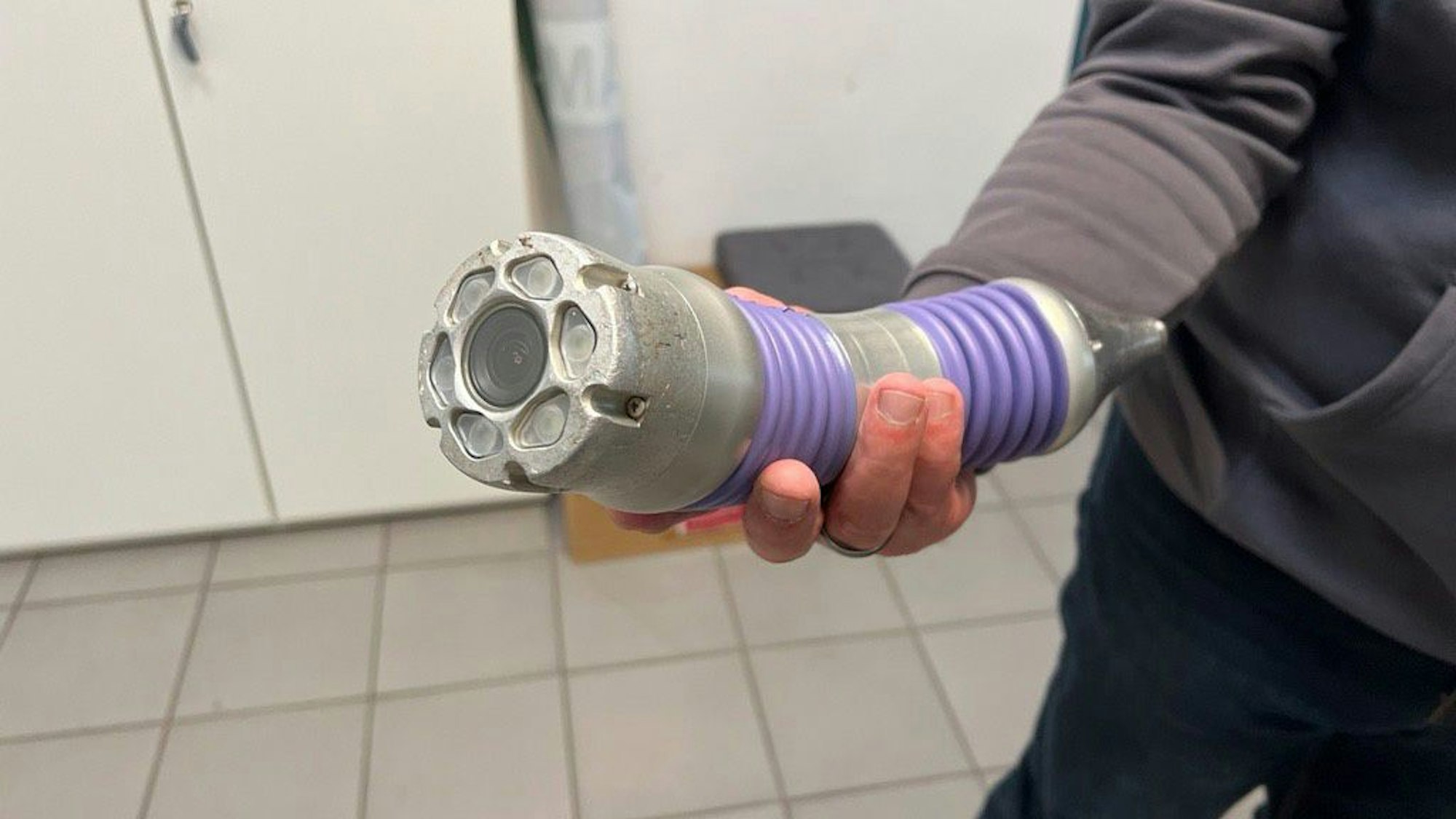 Mit ferngesteuerten Kamera wird im Rahmen einer "TV-Inspektion" ein 3D-Modell eines Abwasserrohrs erstellt.