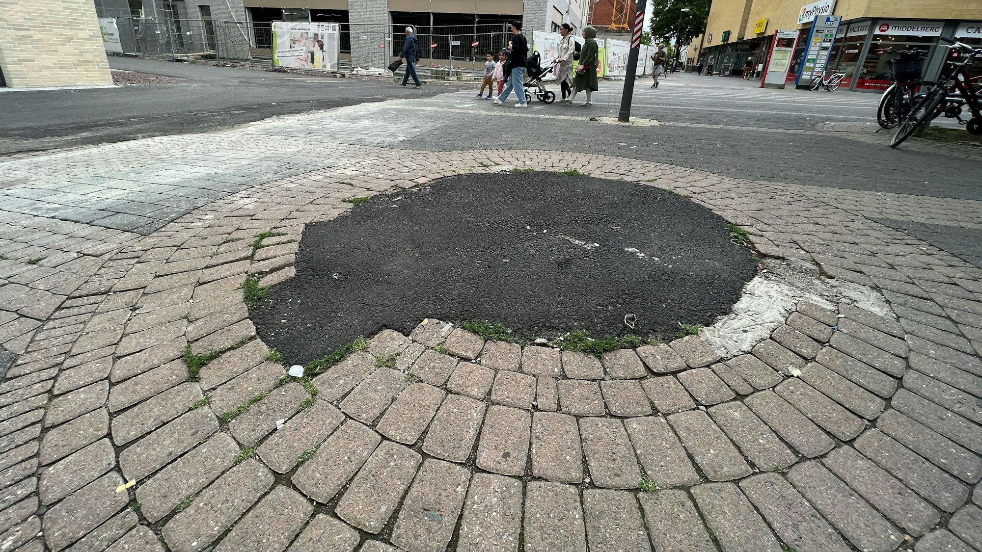 Vorerst nicht bepflanzt werden sollen die Baumscheiben in der Porzer Innenstadt.