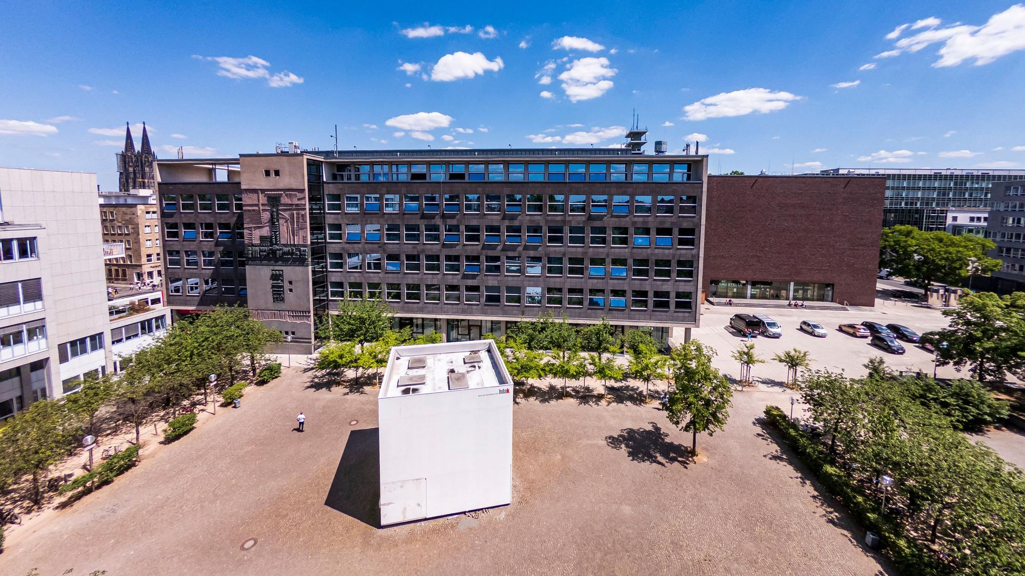 Gebäude Außenansicht VHS
Josef-Haubrich-Hof und Haus der Architektur Köln.