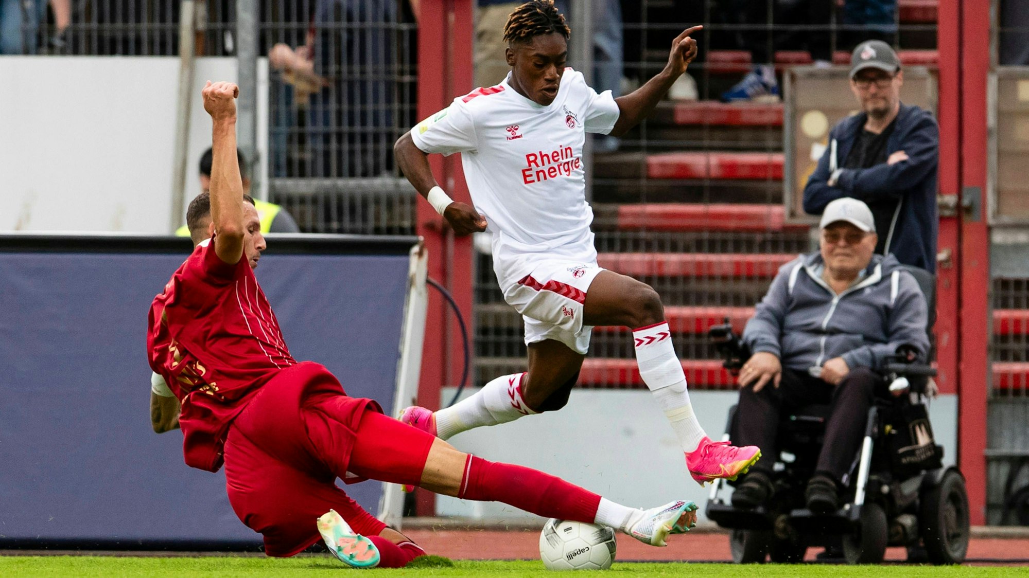 Regionalliga West: SC Fortuna Koeln - 1. FC Koeln U21, U 21 01.08.2023 Dominik Lanius Fortuna Koeln, 4, Justin Diehl 1. FC Koeln U21, 9, Regionalliga West, 1. Spieltag, SC Fortuna Koeln - 1. FC Koeln U21, am 01.08.2023, Suedstadion, Koeln *** Regionalliga West SC Fortuna Koeln 1 FC Koeln U21, 01 08 2023 Dominik Lanius Fortuna Koeln, 4 , Justin Diehl 1 FC Koeln U21, 9 , Regionalliga West, 1 matchday, SC Fortuna Koeln 1 FC Koeln U21, on 01 08 2023, Suedstadion, Koeln Copyright: xBEAUTIFULxSPORTS/Meuselx