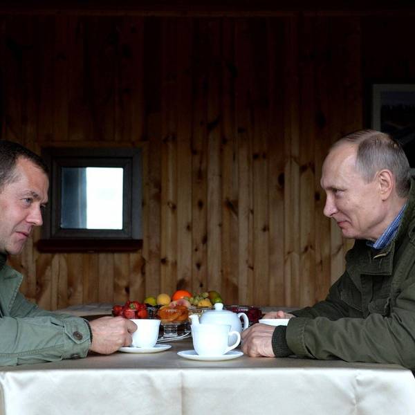 Dmitri Medwedew droht und Dmitri Medwedew warnt: Laut Politik-Experte Thomas Jäger dient der Vertraute Wladimir Putins dem Kremlchef als „propagandistischer Bluthund“. (Archivbild)
