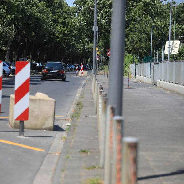 Fahrbahneinengungen haben laut Anwohnerinnen und Anwohner nichts gebracht.