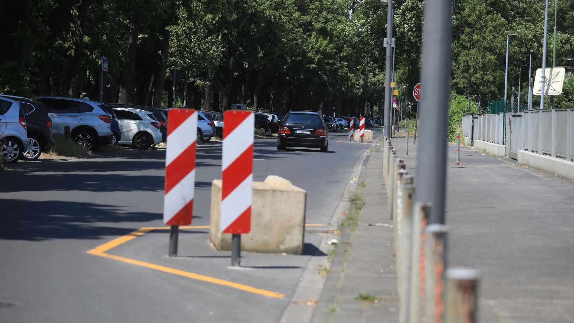 Fahrbahneinengungen haben laut Anwohnerinnen und Anwohner nichts gebracht.