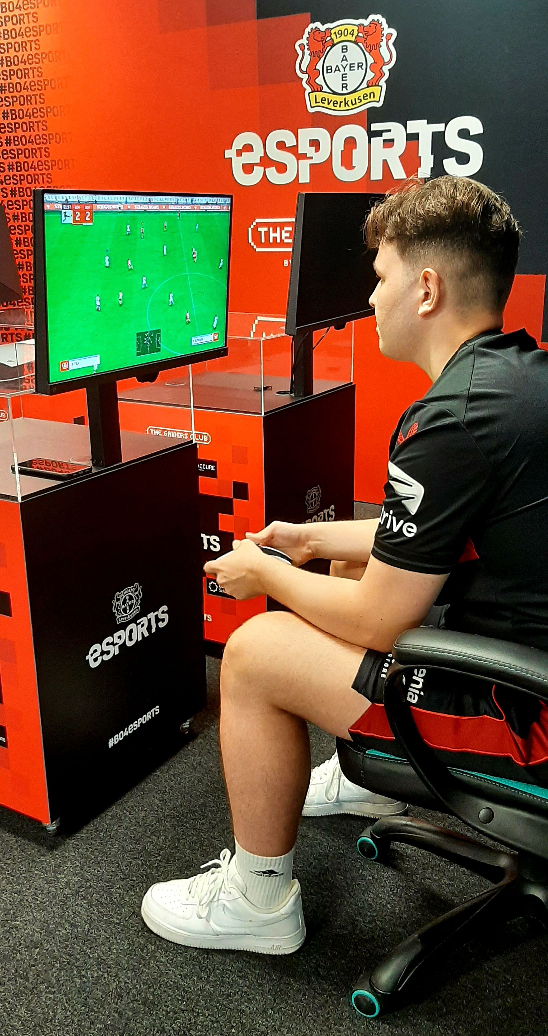 E-Sportler (Bayer 04 Leverkusen) Sean Landwehr.