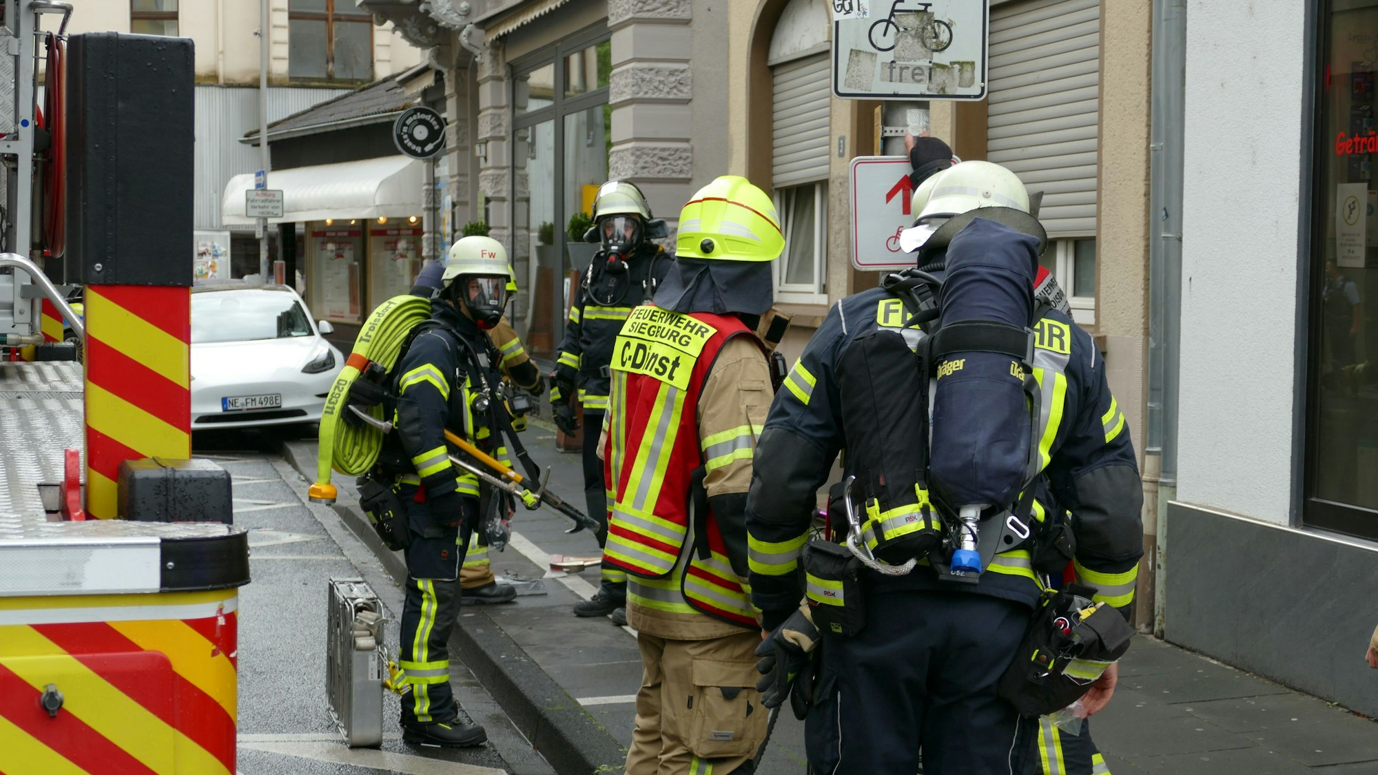 Feuerwehrleute im Einsatz.