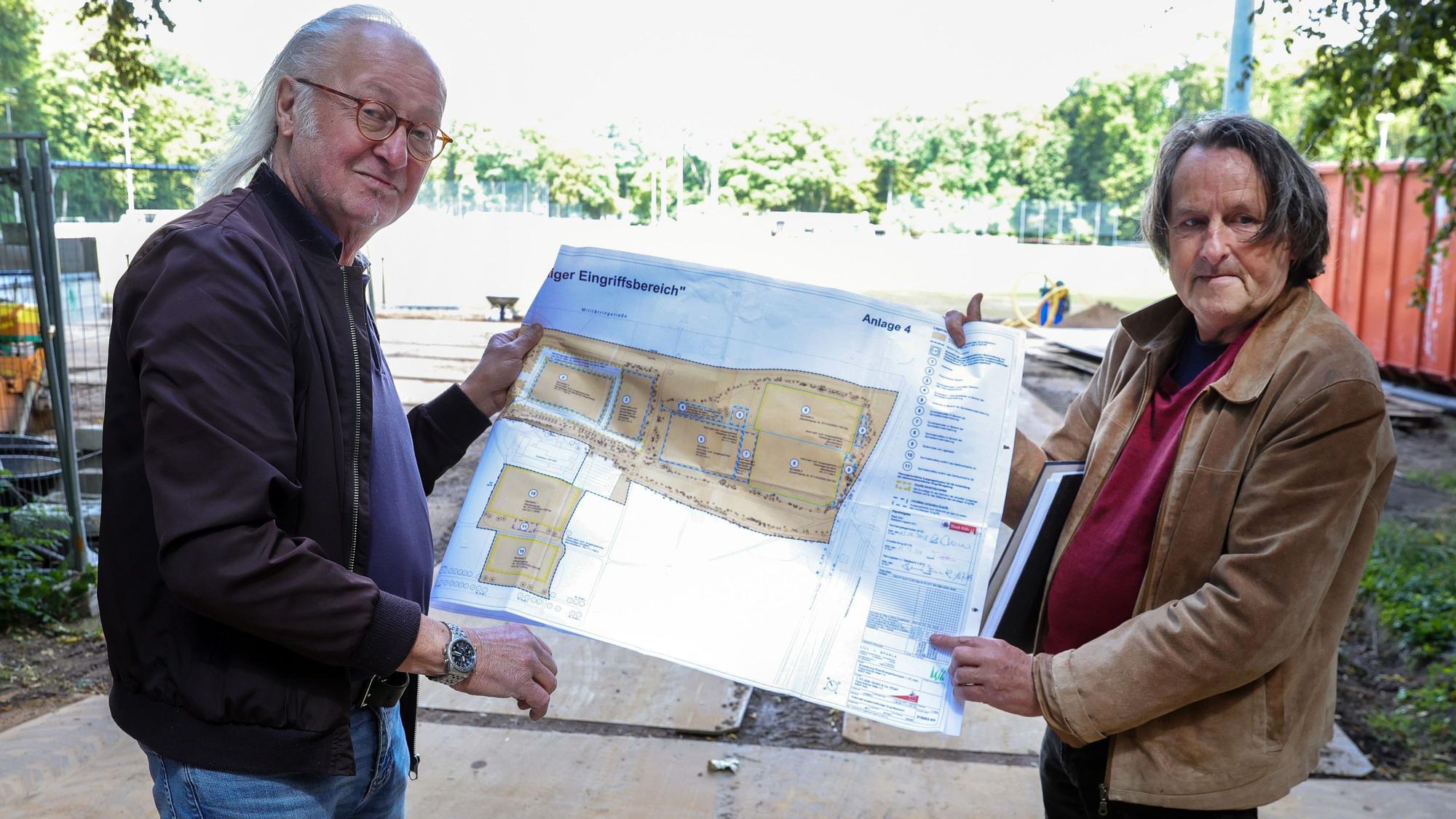 Das Bild zeigt Friedmund Skorzenski (links) von der Bürgerinitiative und Roland Schüler vom Freundes- und Förderkreis zur Vollendung des Äußeren Grüngürtel.