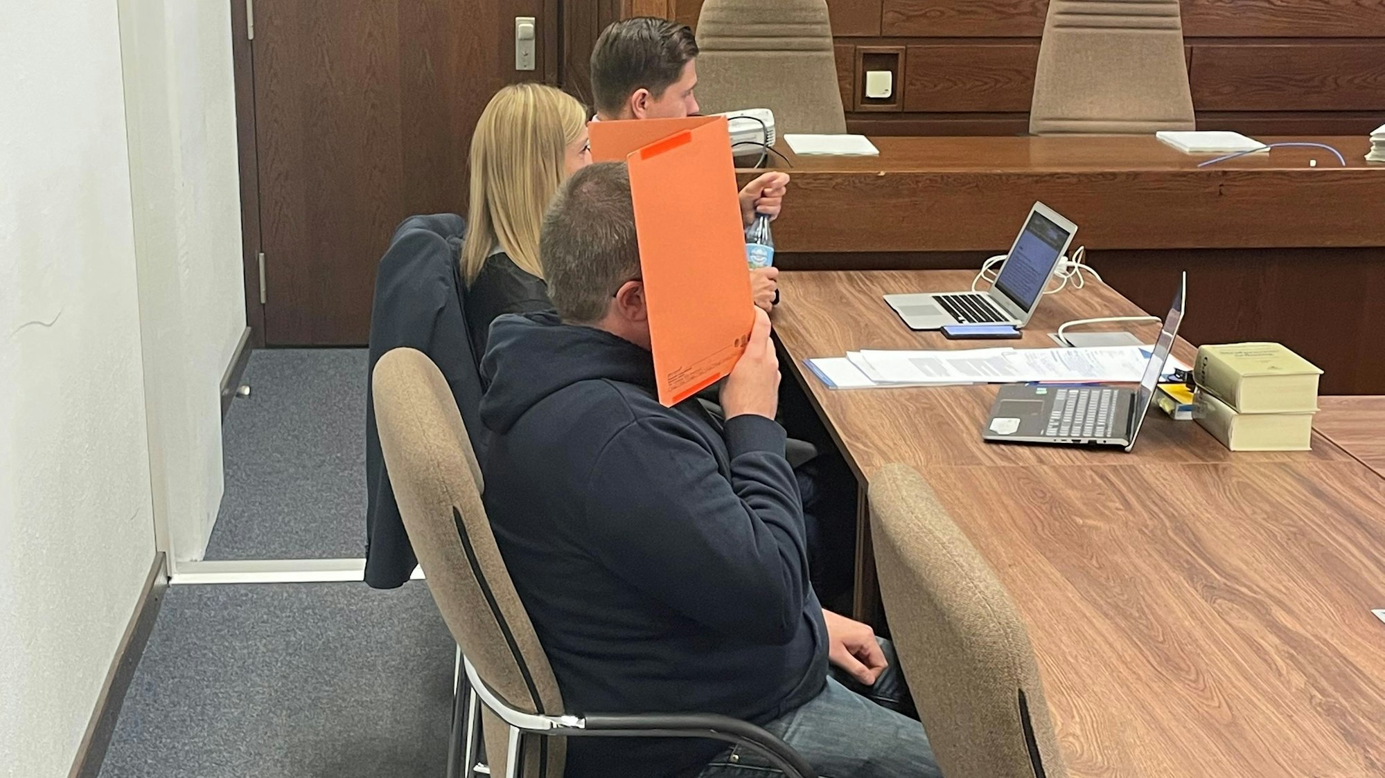 Der Angeklagte beim ersten Prozess im Kölner Landgericht