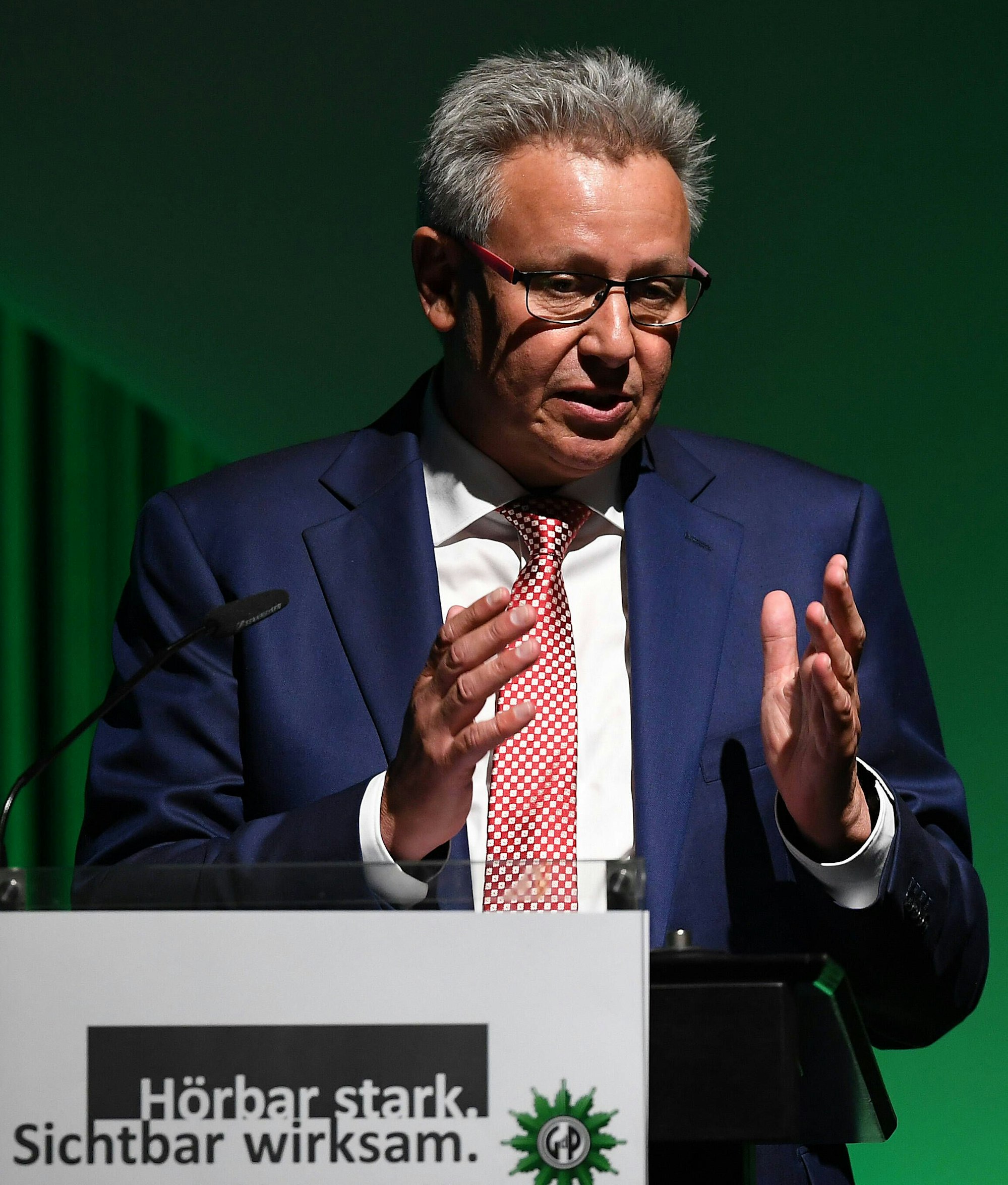 Mertens spricht beim Landesdelegiertentag der Gewerkschaft der Polizei im vergangenen Jahr.