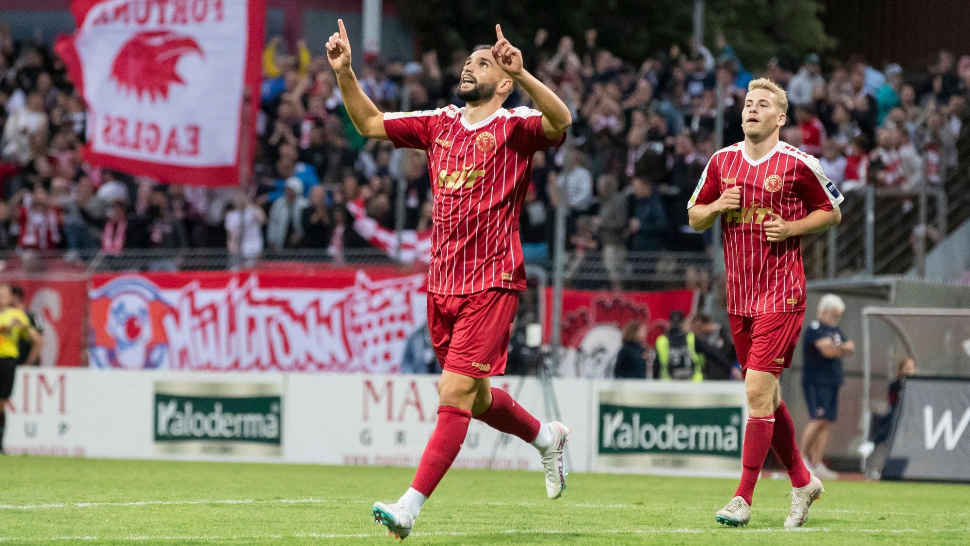 Regionalliga West: SC Fortuna Koeln - 1. FC Koeln U21, U 21 01.08.2023 Leon Demaj Fortuna Koeln, 9 bejubelt sein Tor zum 5:1 Endstand, Regionalliga West, 1. Spieltag, SC Fortuna Koeln - 1. FC Koeln U21, am 01.08.2023, Suedstadion, Koeln *** Regionalliga West SC Fortuna Koeln 1 FC Koeln U21, 01 08 2023 Leon Demaj Fortuna Koeln, 9 cheers his goal to 5 1 final score, Regionalliga West, 1 matchday, SC Fortuna Koeln 1 FC Koeln U21, on 01 08 2023, Suedstadion, Koeln Copyright: xBEAUTIFULxSPORTS/Meuselx