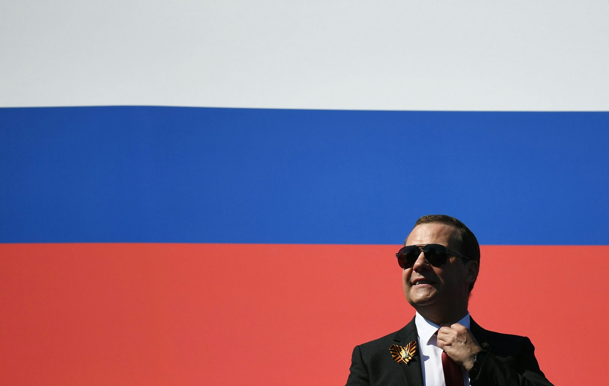 Dmitri Medwedew fällt seit Kriegsbeginn vor allem mit schrillen Drohungen auf. Der ehemalige russische Präsident gilt als Vertrauter von Wladimir Putin.
