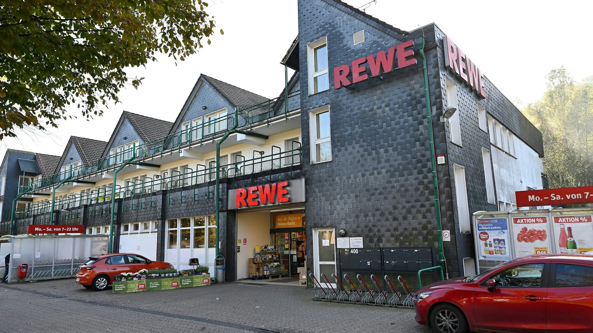 Das Foto zeigt den bisherigen Rewe-Markt in Kürten.