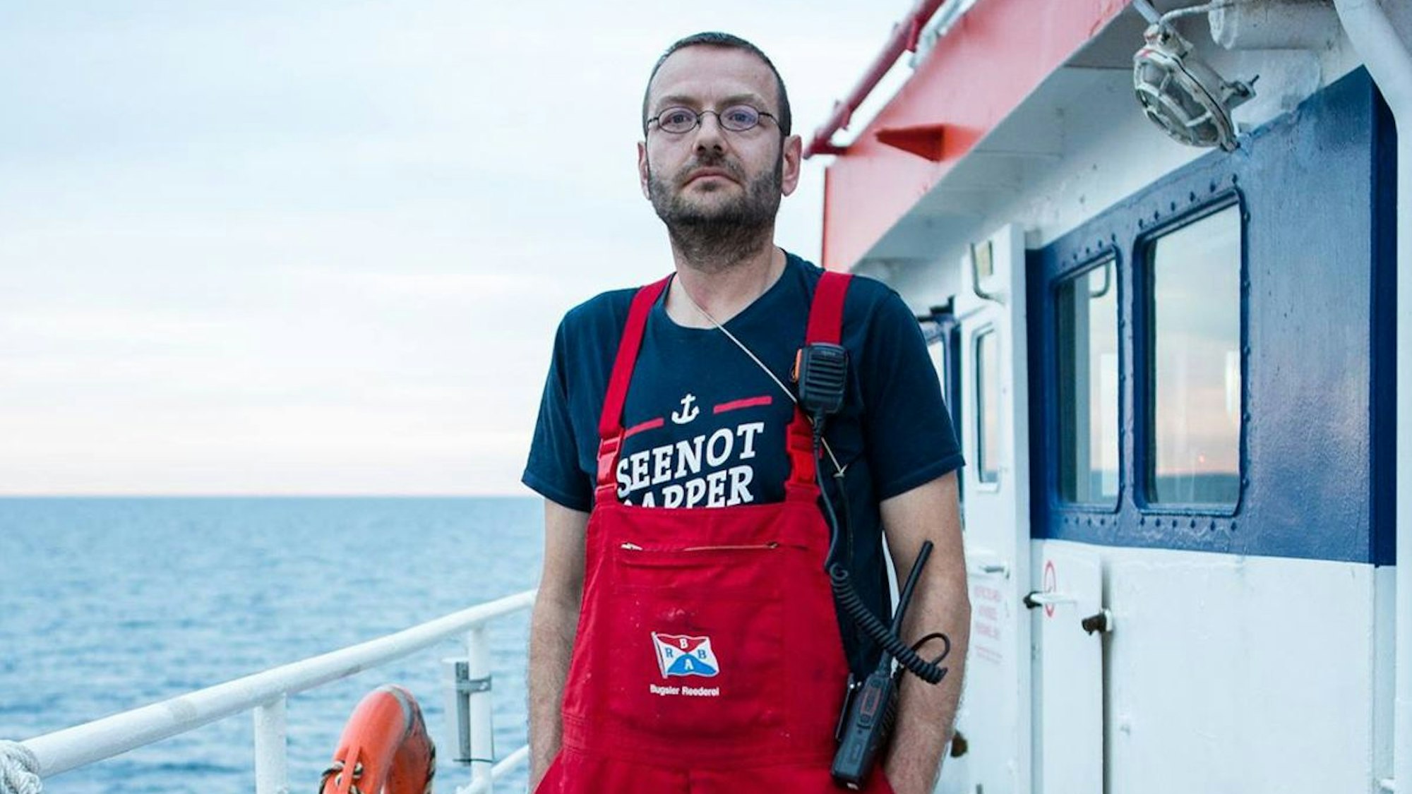 Das Kölner Sea-Watch-Mitglied Thomas Scheible auf hoher See.