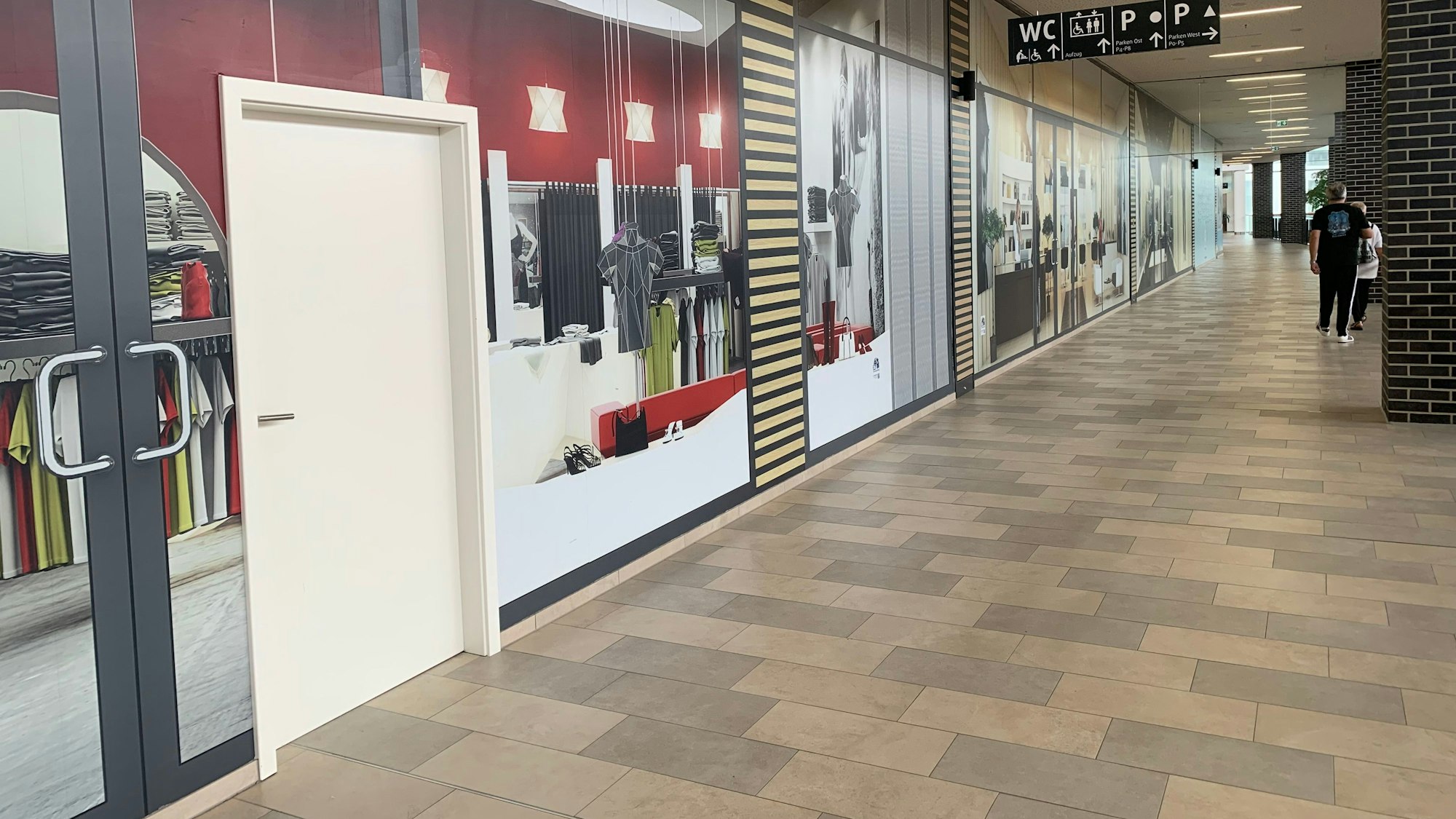 Hier soll das Outlet rein: die Läden werden umgebaut und sind deswegen leer.