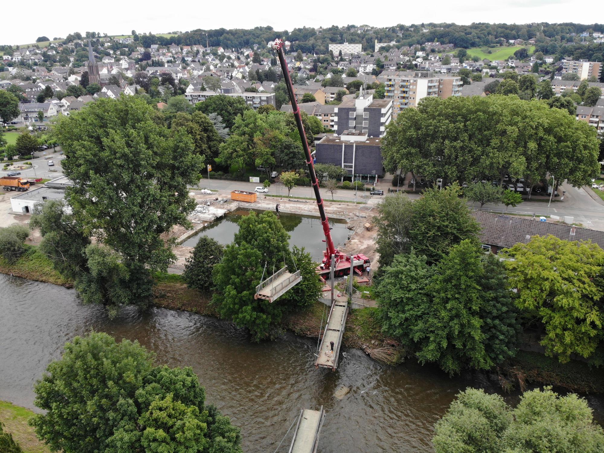 Abriss der Henley-Brücke nach dem Hochwasser