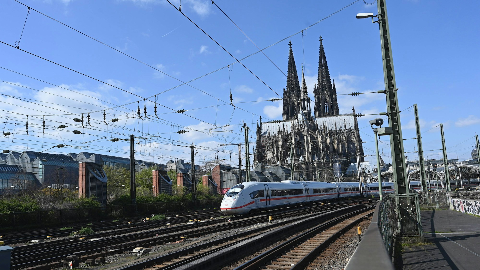 Die Einfahrt zum Kölner Hauptbahnhof