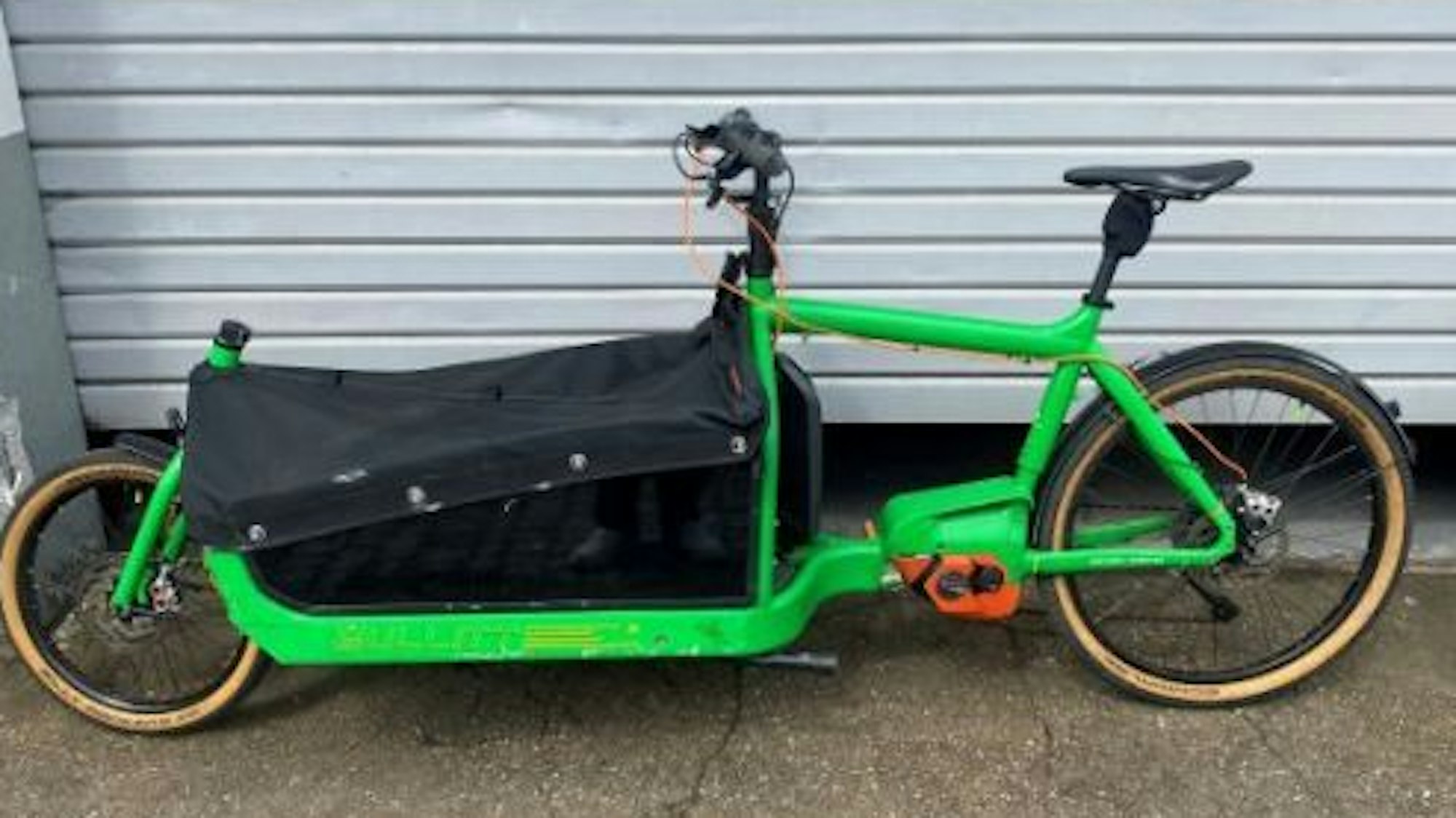 Ein als gestohlen gemeldetes grünes Lastenrad.