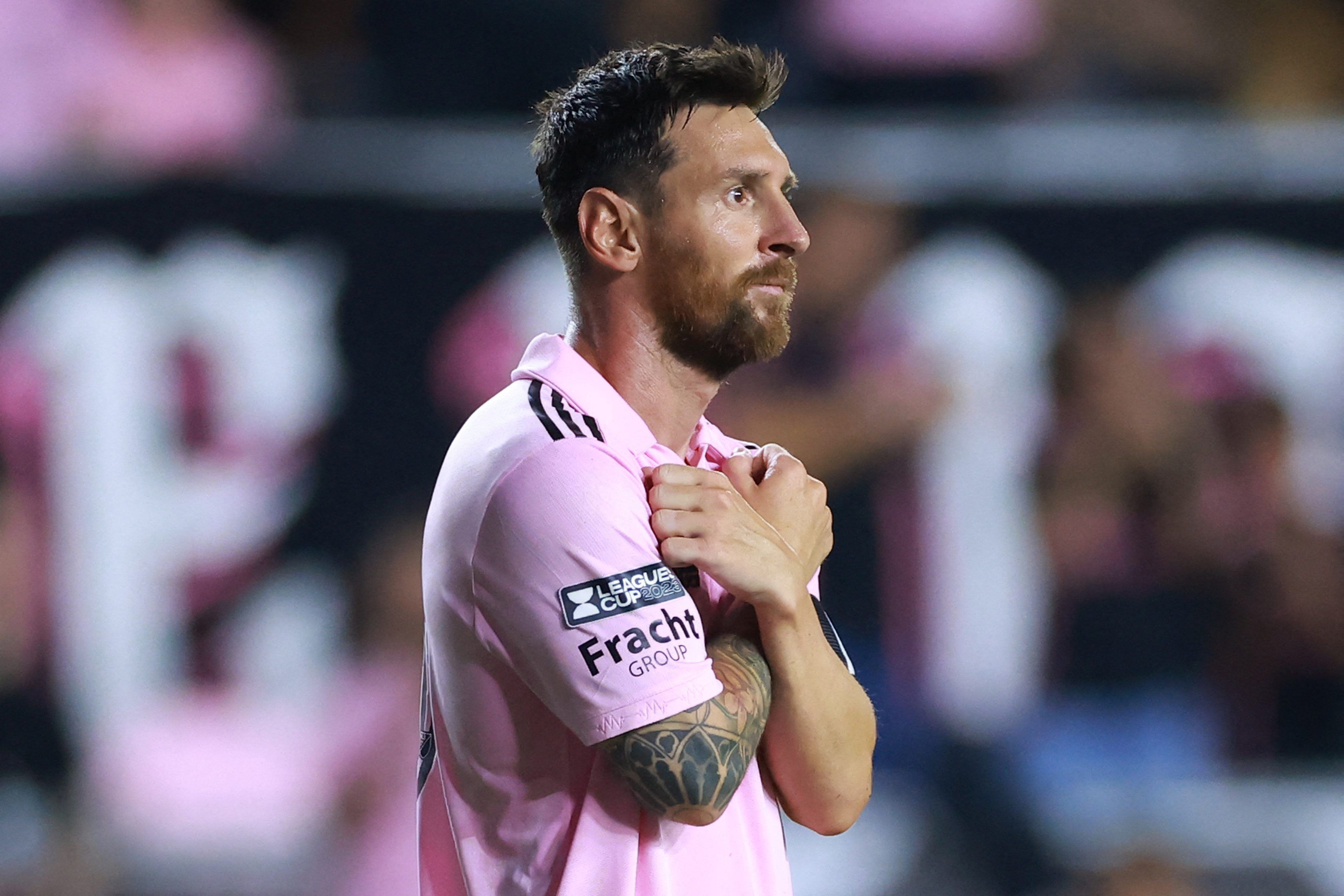 Lionel Messi feiert nach einem Tor.