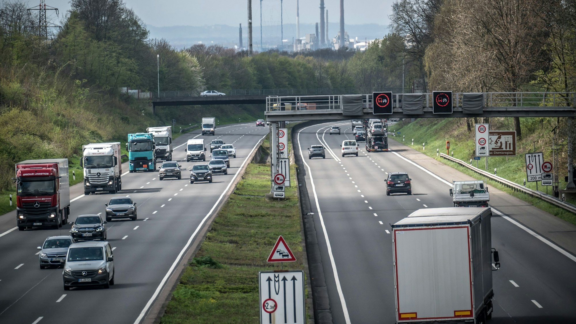 Autobahn 1 zwischen Burscheid und Leverkusen, Brücke Bruchhausener Straße. Foto: Ralf Krieger