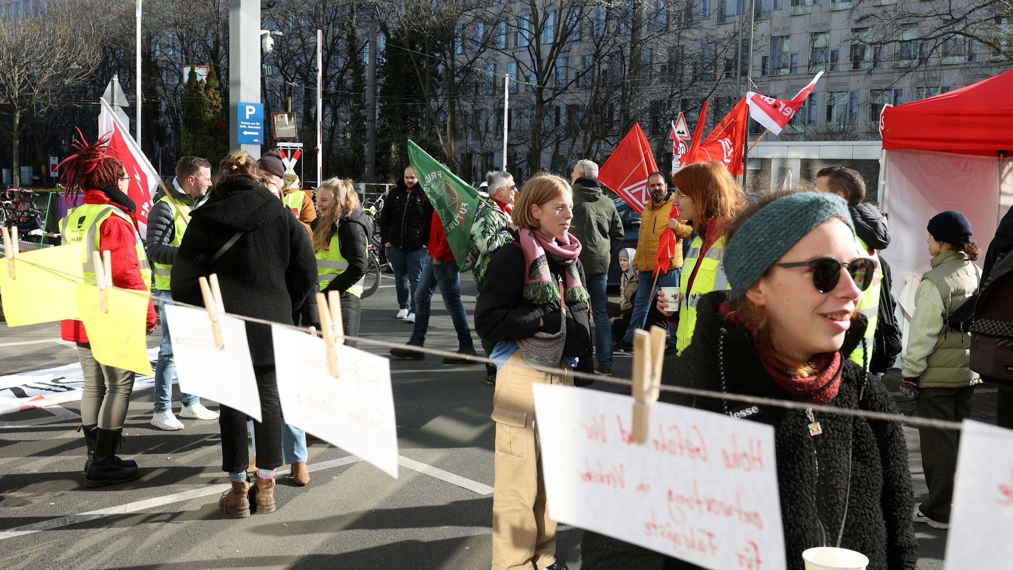 Demonstrationsteilnehmer auf einer Straße