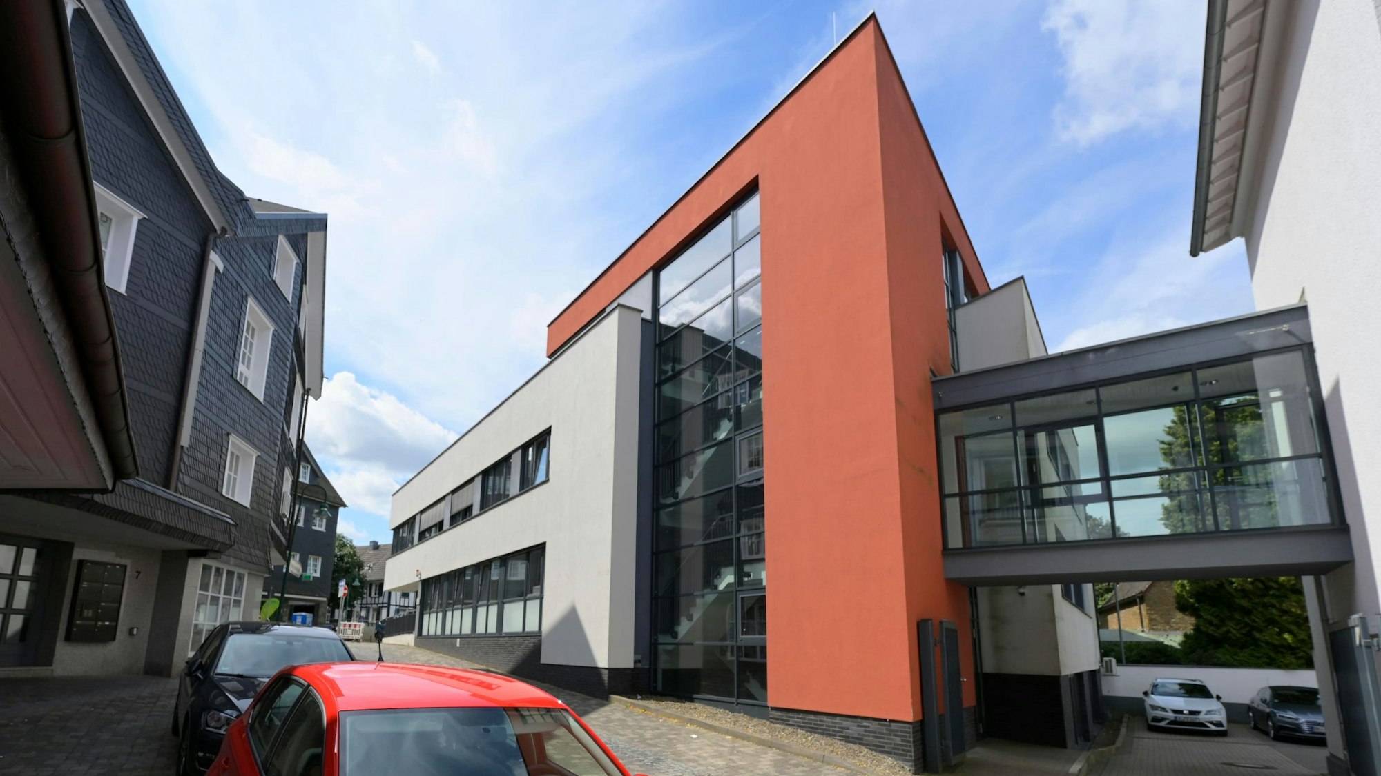 Außenansicht auf das Gebäude des Waldbröler Amtsgerichts.