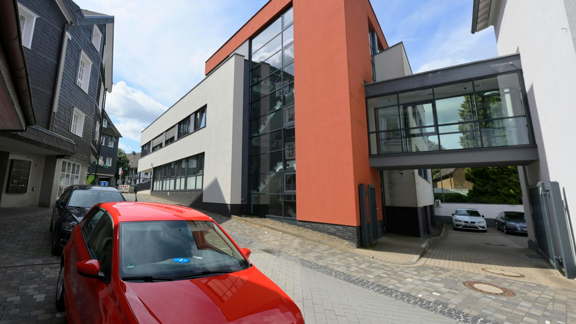 Das Gerichtsgebäude in Waldbröl: Dort musste sich jetzt ein 20-Jähriger aus Morsbach vor dem Schöffengericht verantworten.