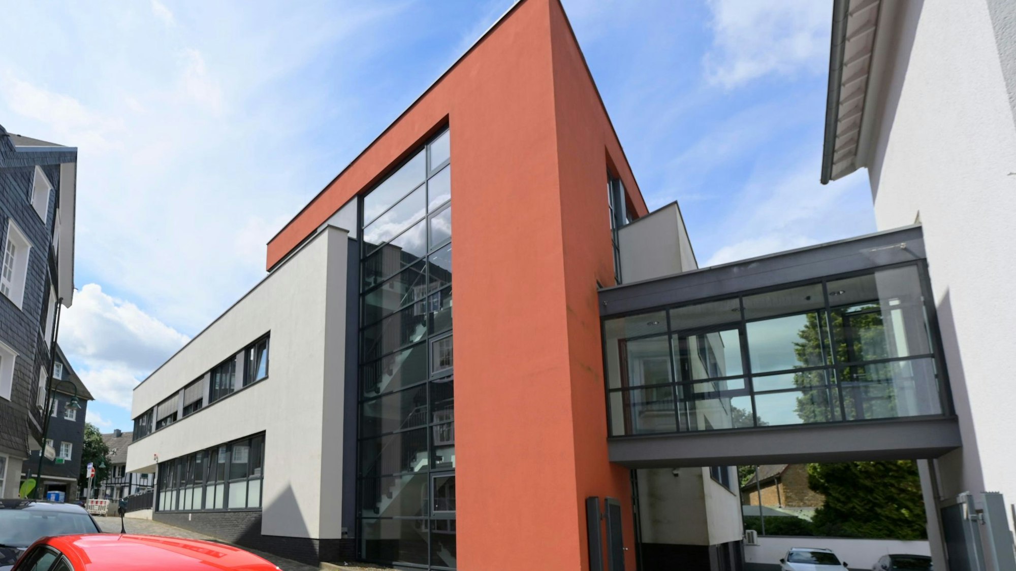 Das Foto zeigt das Gebäude des Waldbröler Amtsgerichts