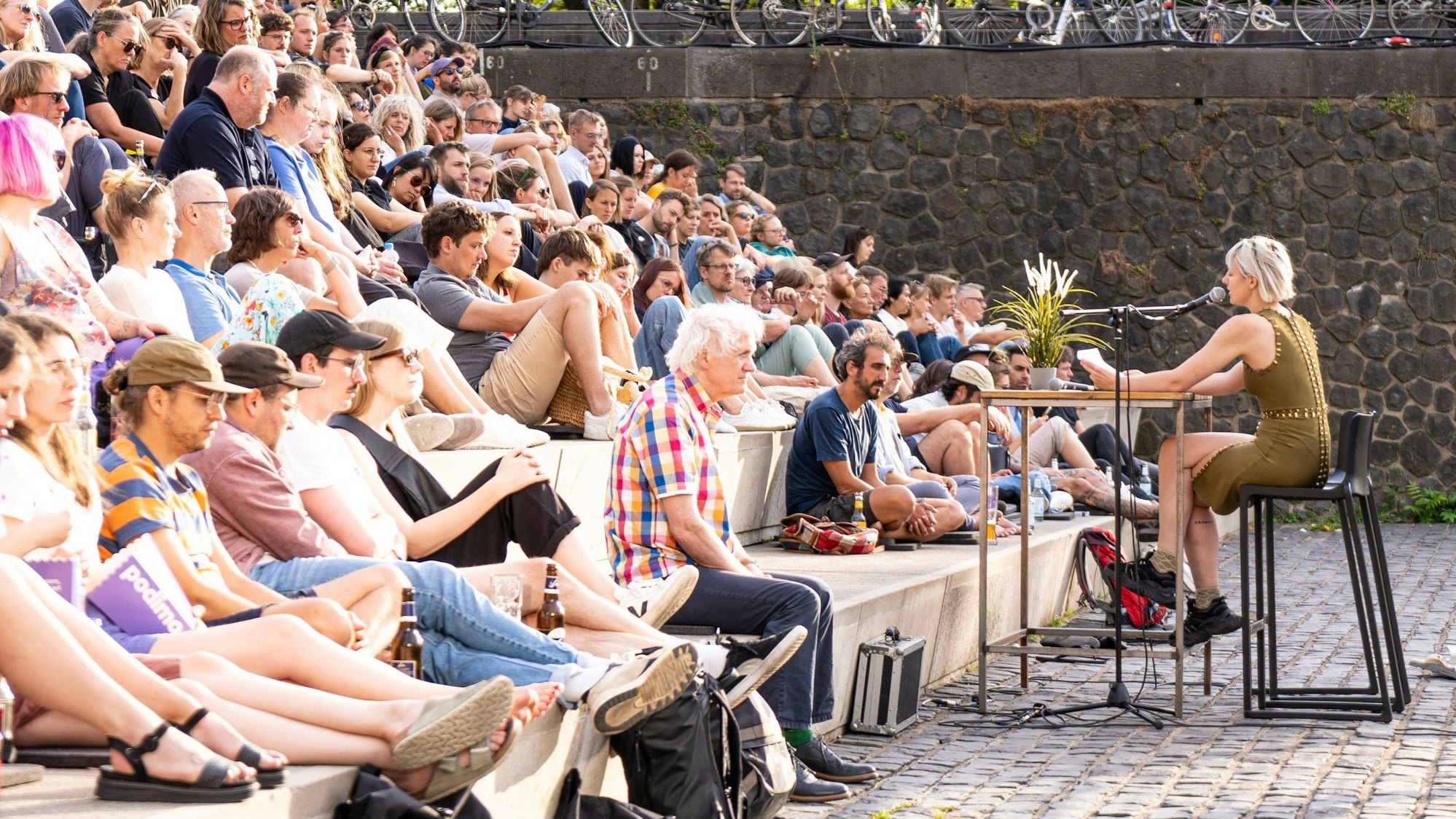 Die „Short Story Night“ am 12. Juni im Sion Sommerkino am Rheinauhafen.