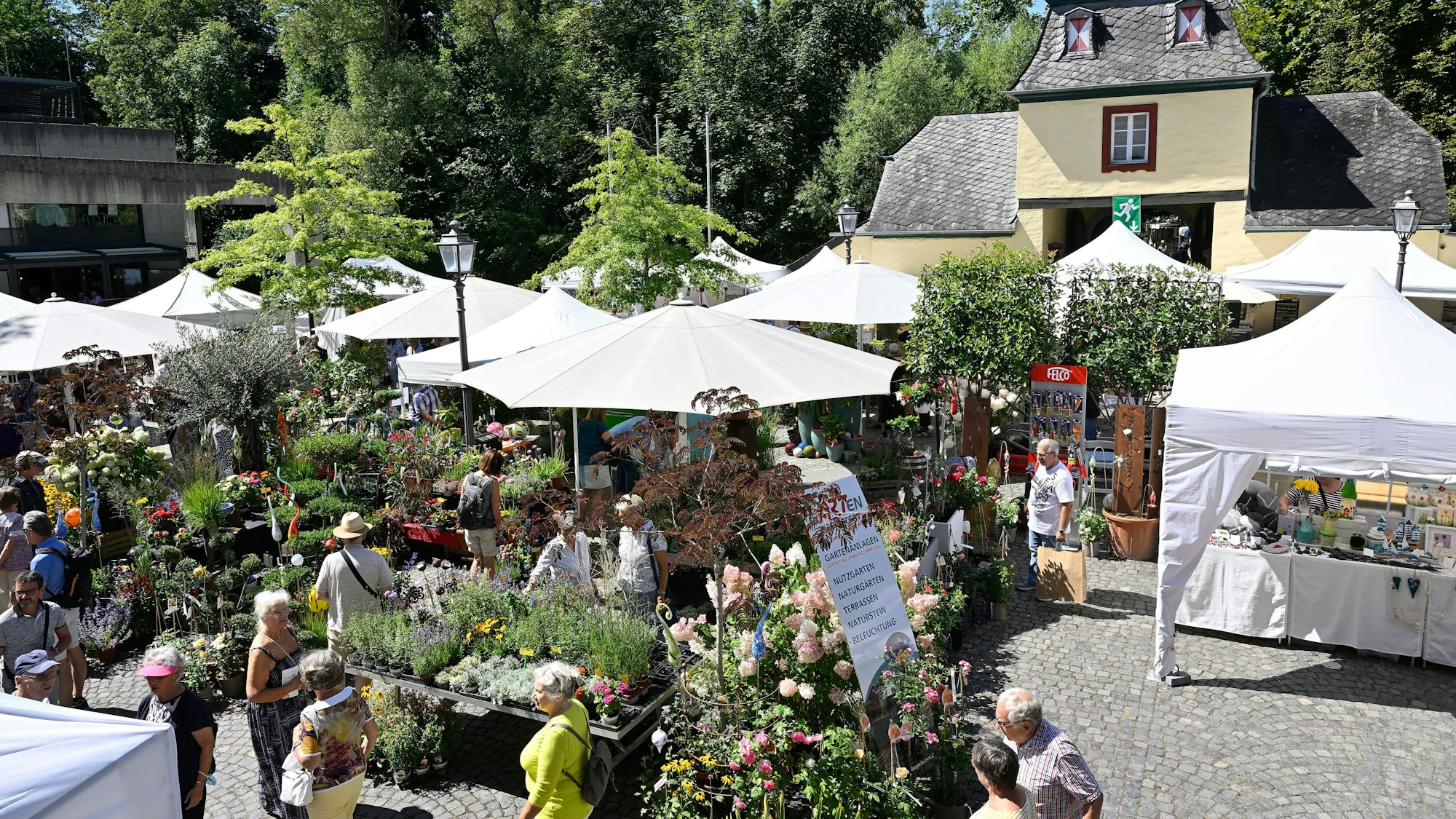 Schloss Eulenbroich. Rosenfest