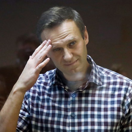 Alexej Nawalny, russischer Oppositionsführer, steht während seiner Verhandlung hinter einer Glasscheibe im Babuskinsky Bezirksgericht. (Archivbild)