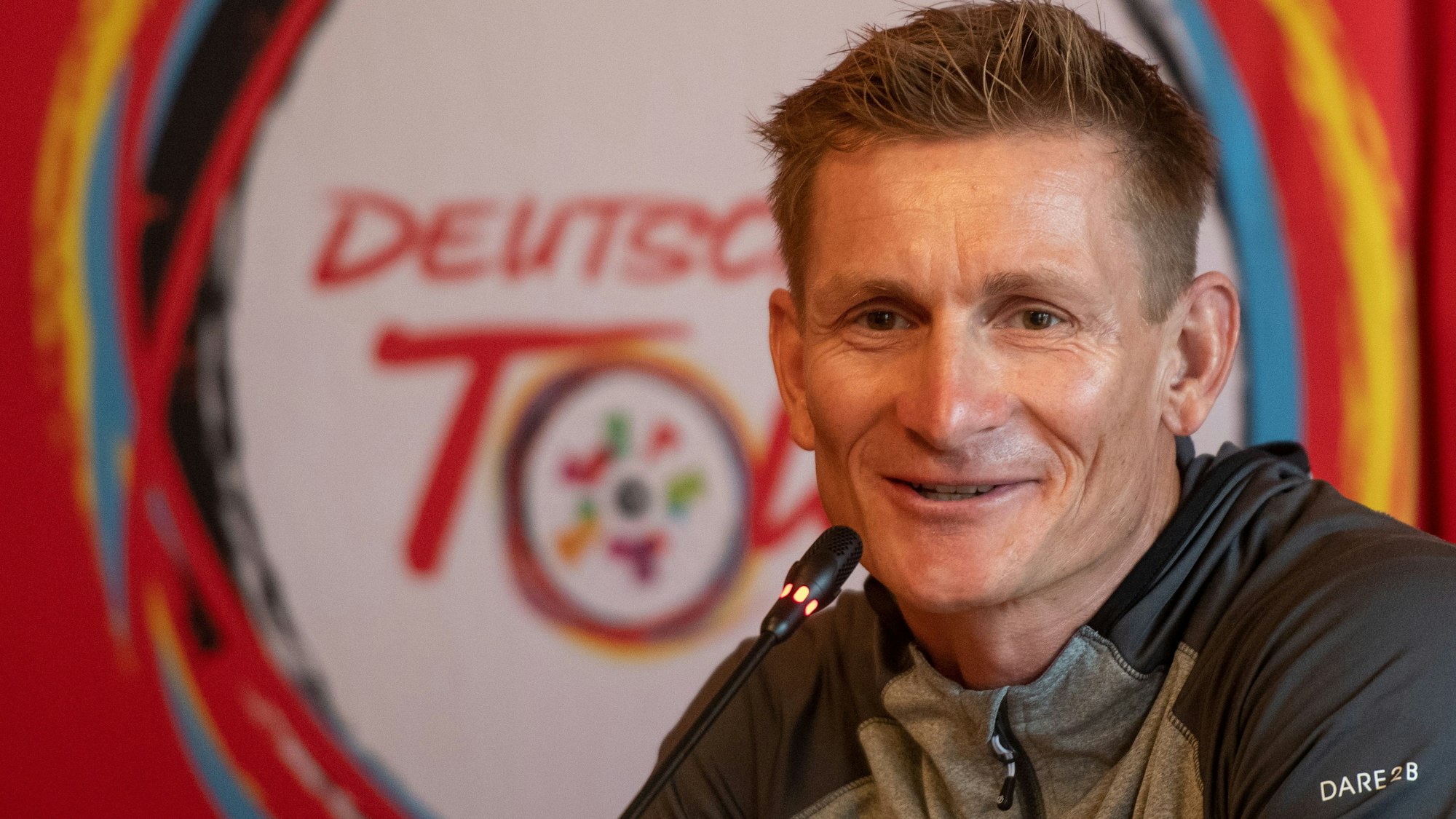 André Greipel, damals beim Team Israel Start-Up Nation, nimmt vor dem Start der Deutschland-Tour 2021 an einer Pressekonferenz teil.
