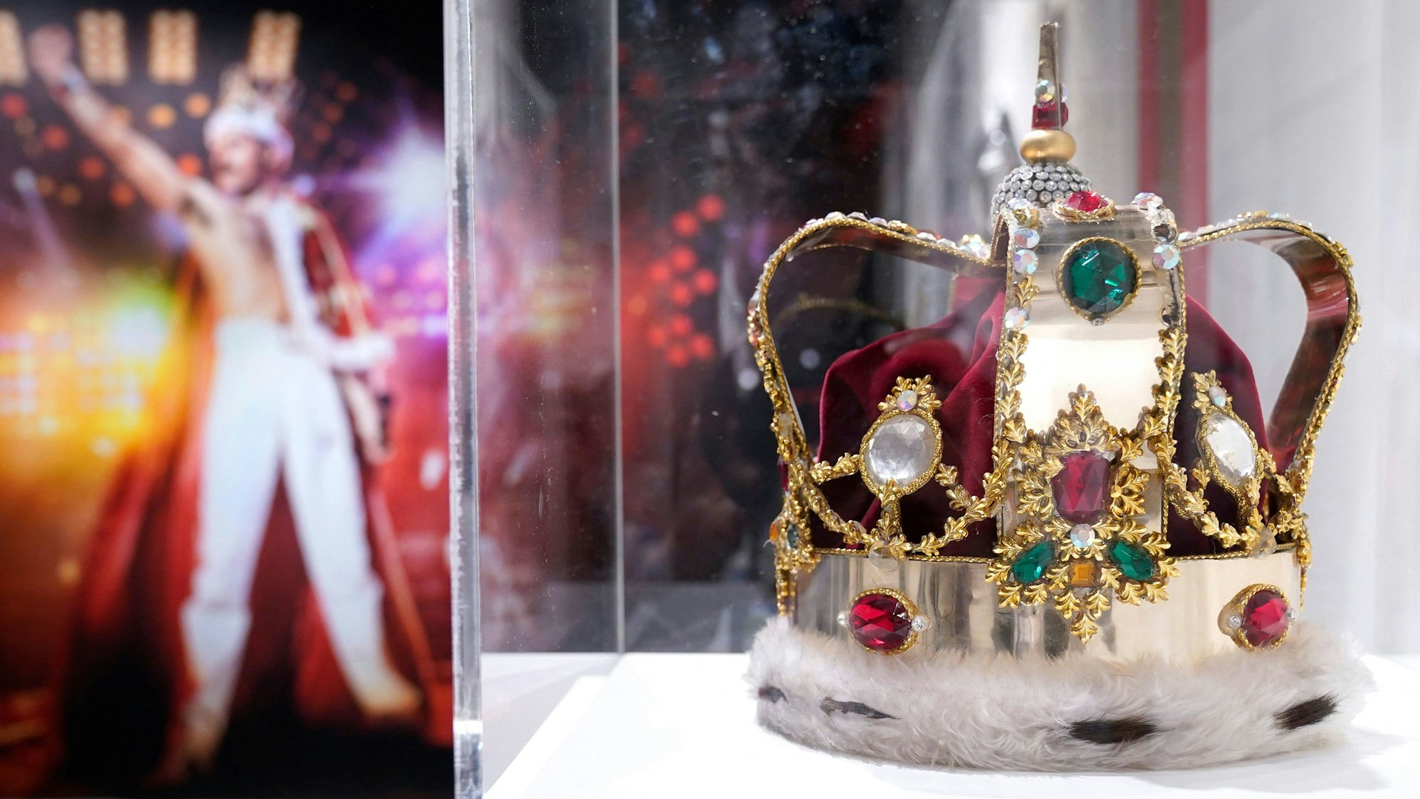 Die Signaturkrone des britischen Sängers und Songwriters Freddie Mercury